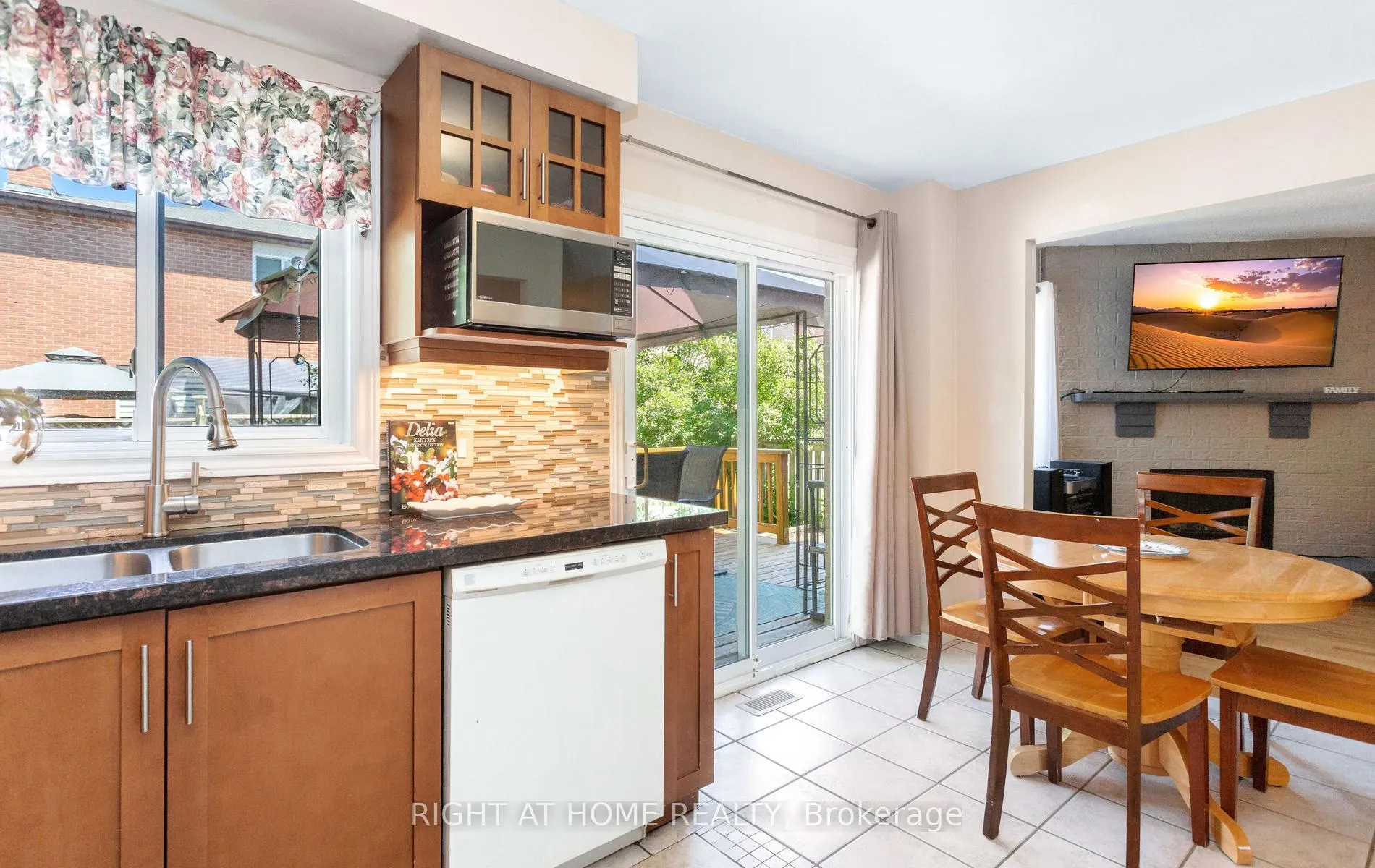 Photo 17 of 138 Atkins Circle, Brampton, Northwood Park — HOMEH