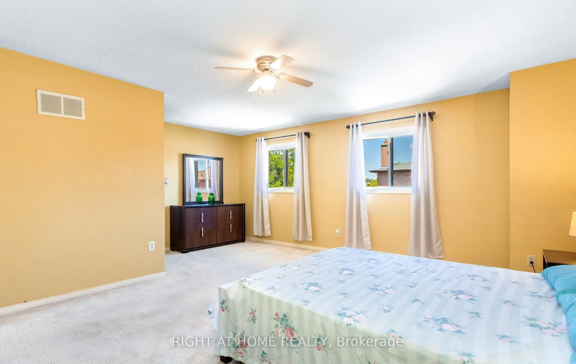 Photo 21 of 138 Atkins Circle, Brampton, Northwood Park — HOMEH