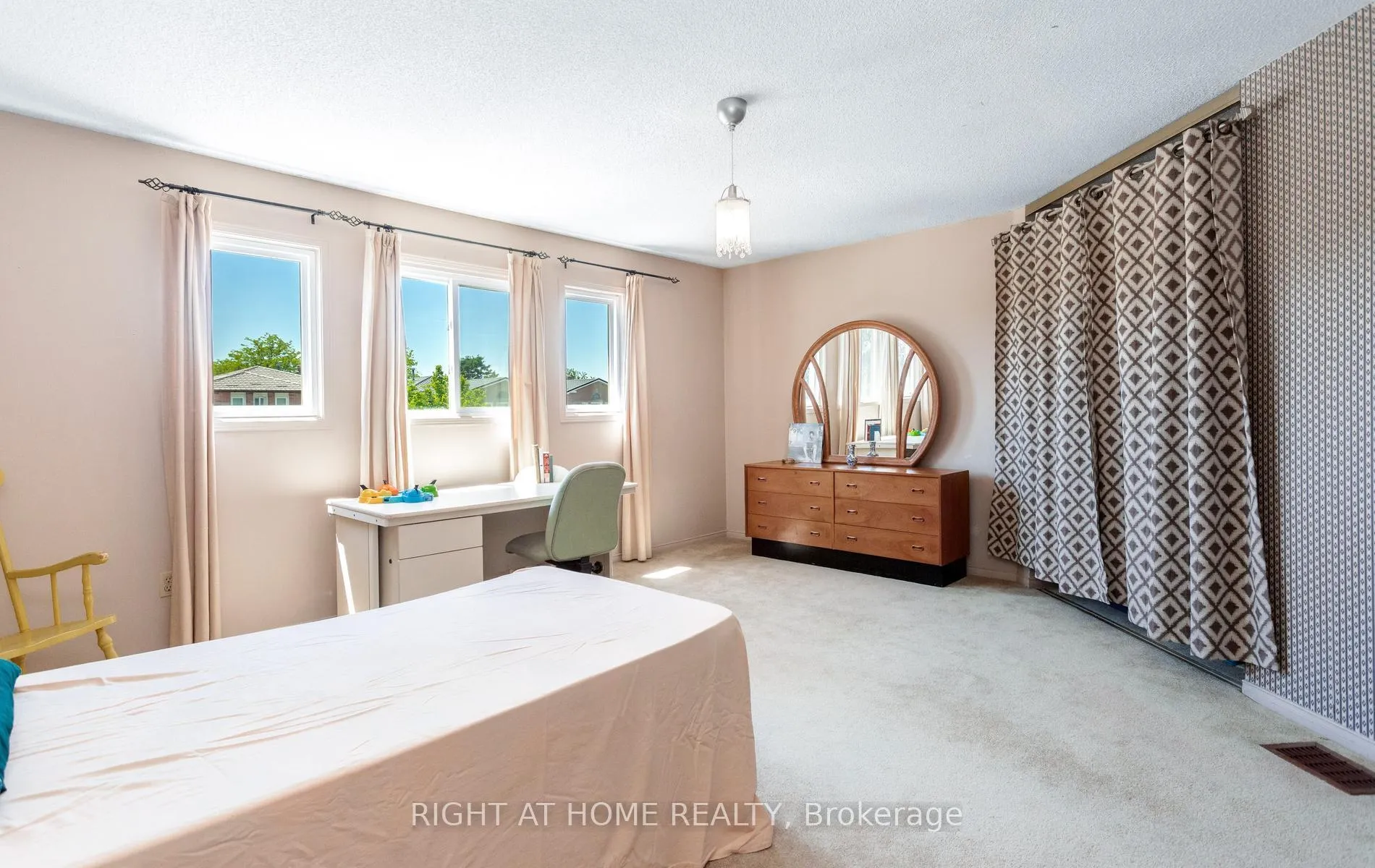 Photo 27 of 138 Atkins Circle, Brampton, Northwood Park — HOMEH