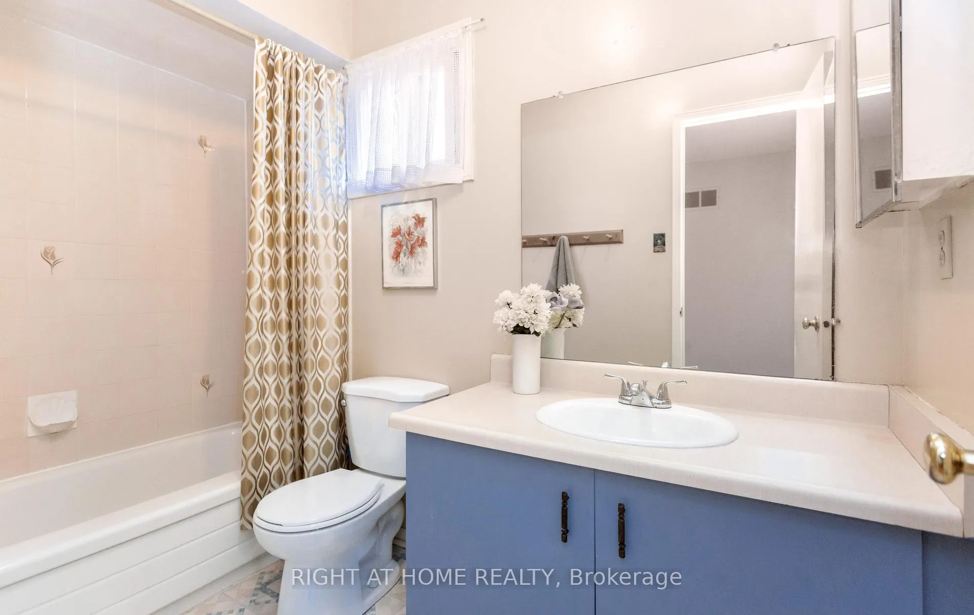 Photo 33 of 138 Atkins Circle, Brampton, Northwood Park — HOMEH