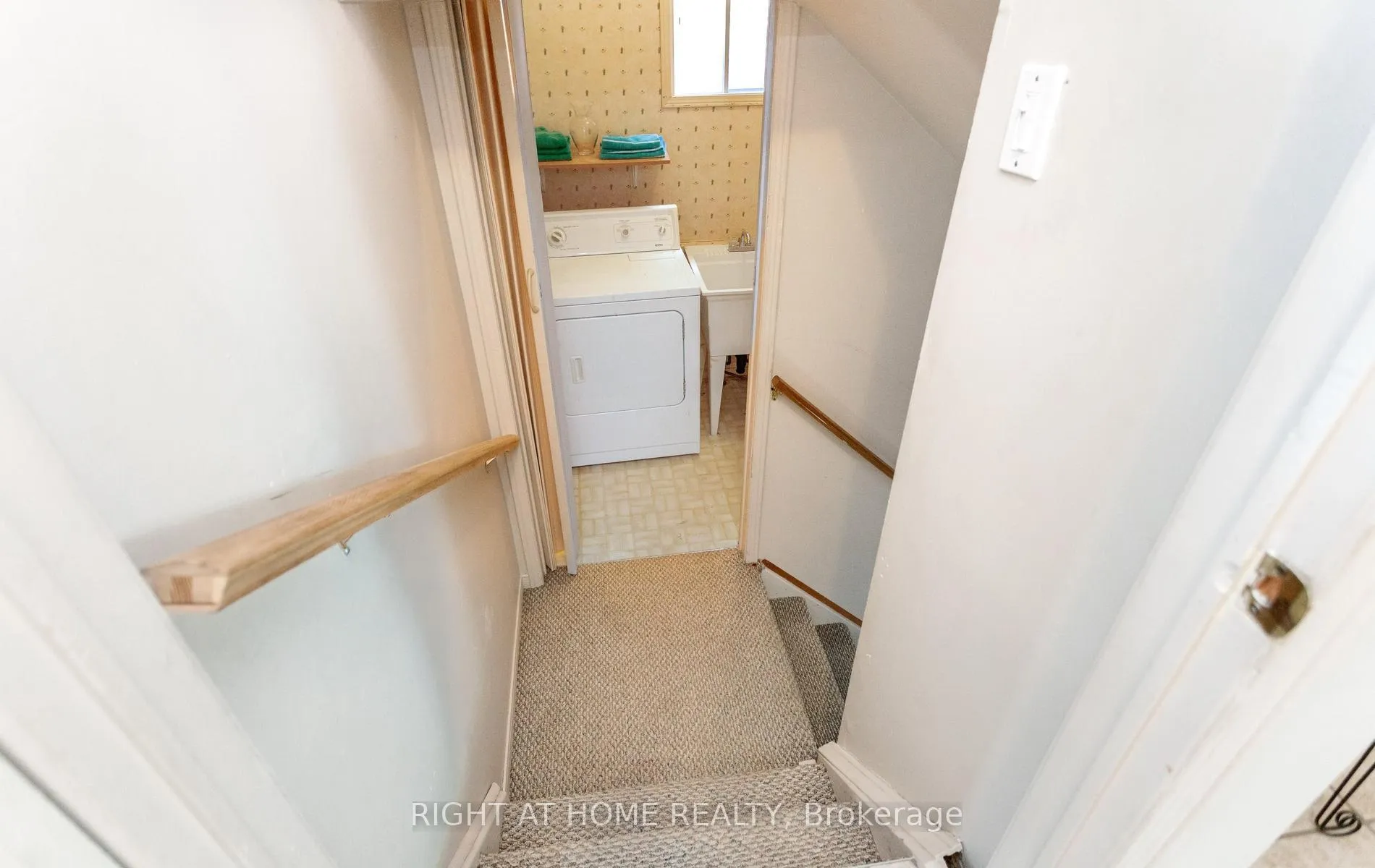 Photo 34 of 138 Atkins Circle, Brampton, Northwood Park — HOMEH