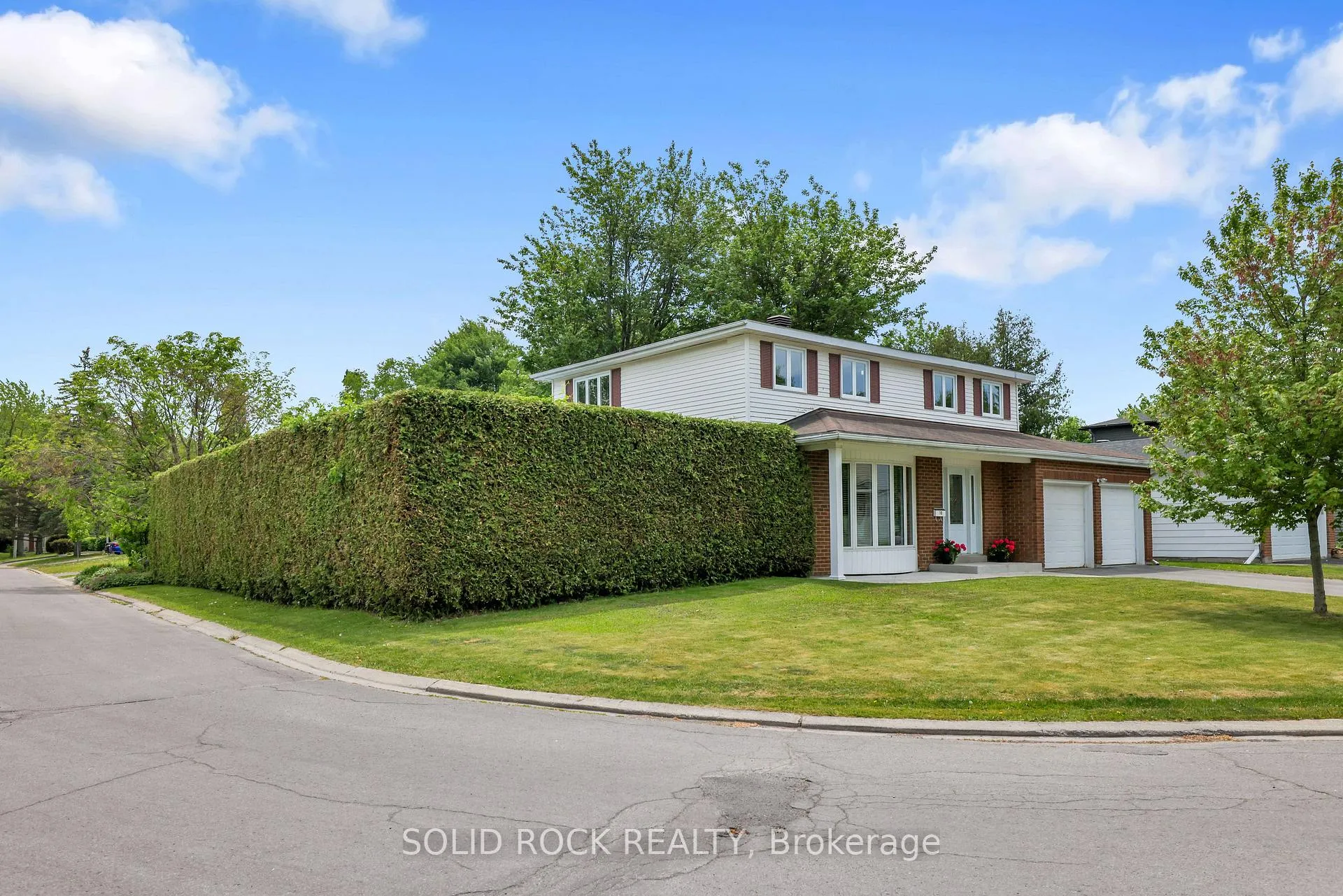 Photo 2 of 10 Highpark Crescent, Ottawa, Blackburn Hamlet — HOMEH