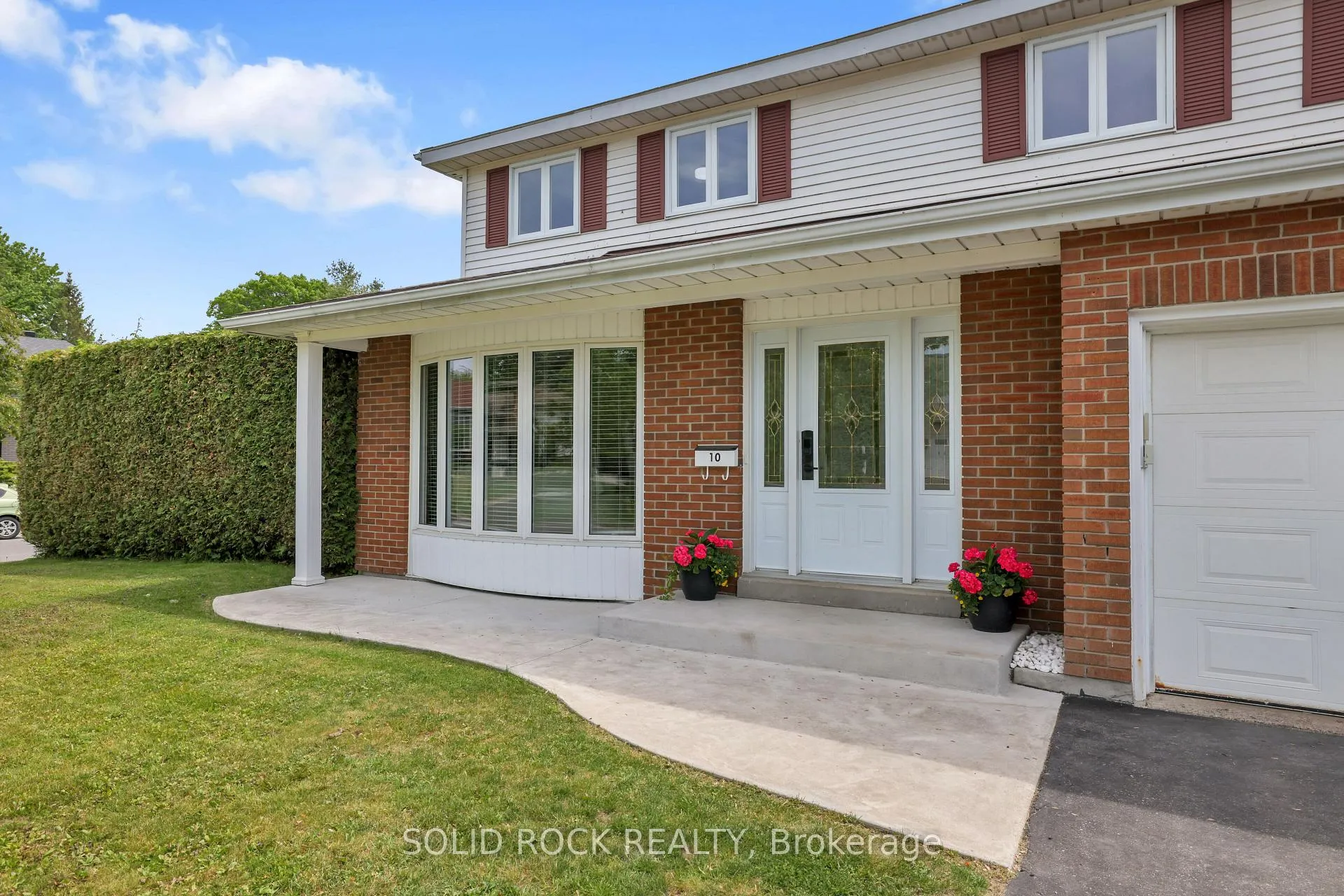 Photo 3 of 10 Highpark Crescent, Ottawa, Blackburn Hamlet — HOMEH