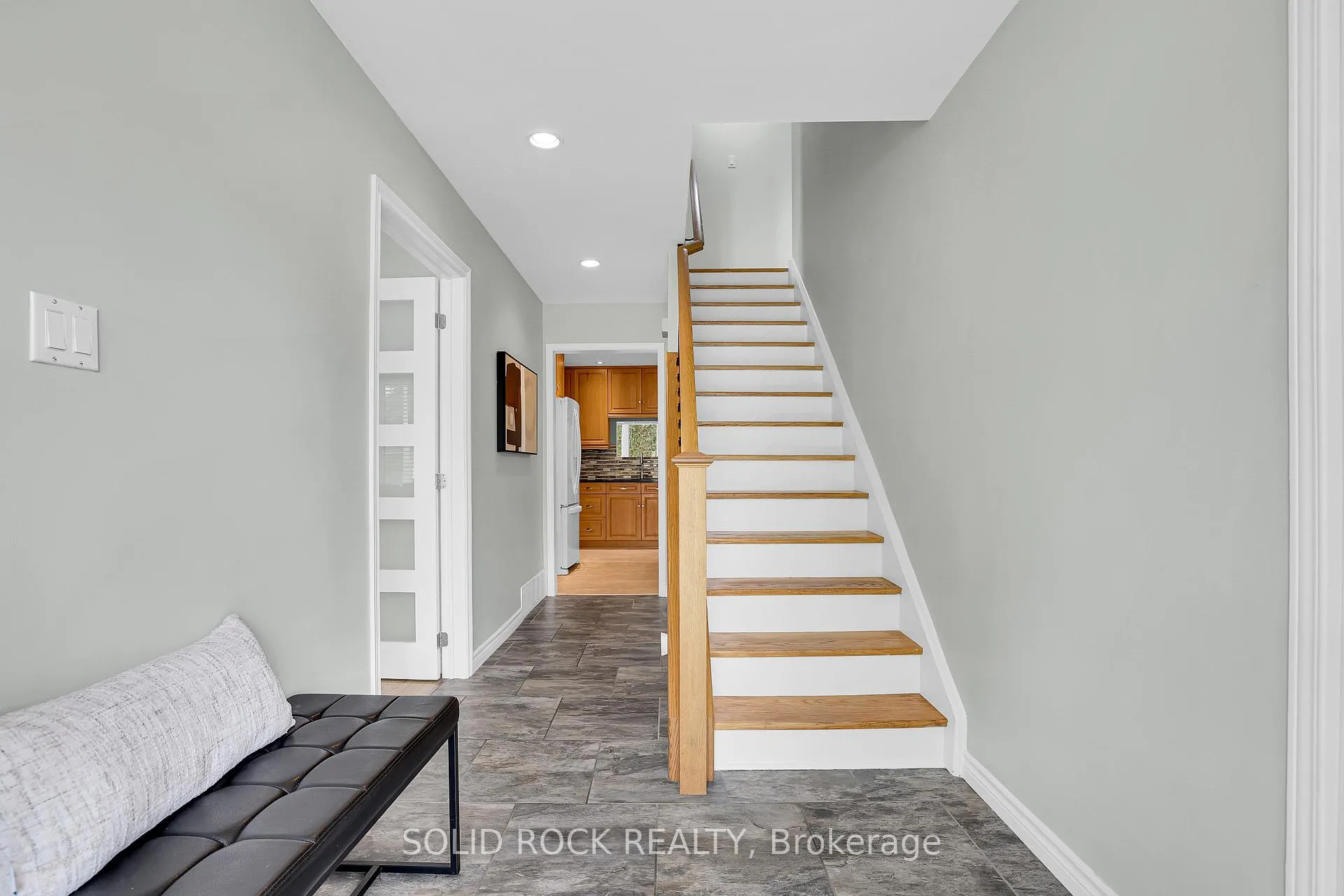 Photo 4 of 10 Highpark Crescent, Ottawa, Blackburn Hamlet — HOMEH