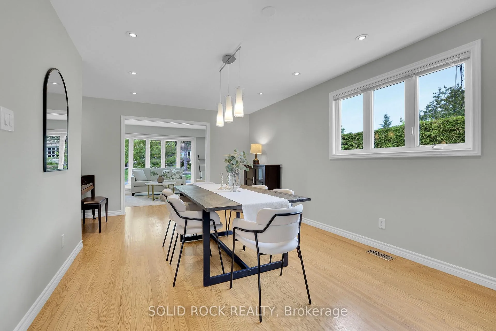 Photo 8 of 10 Highpark Crescent, Ottawa, Blackburn Hamlet — HOMEH