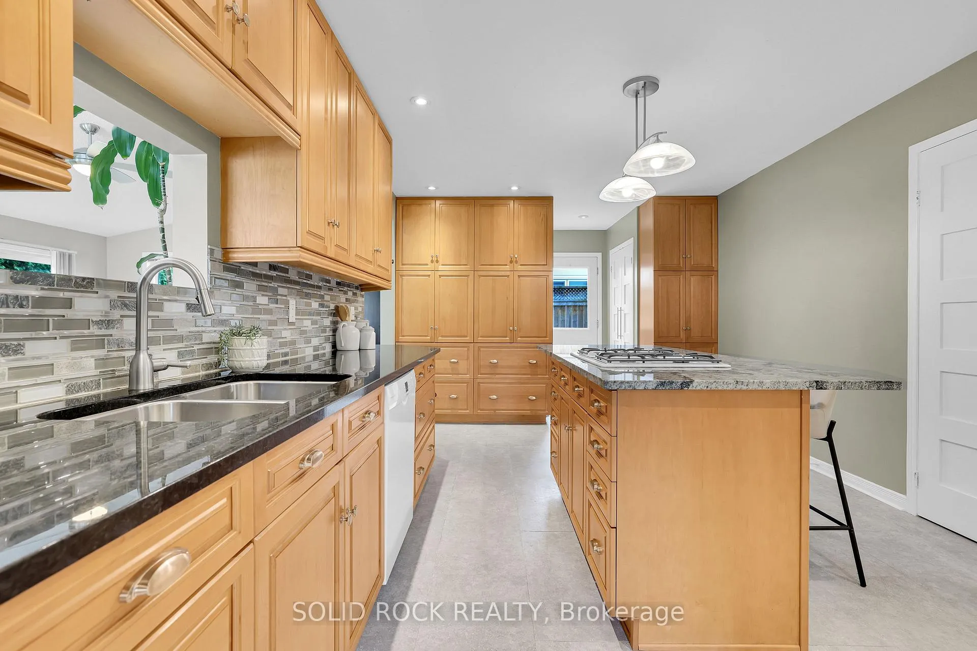 Photo 10 of 10 Highpark Crescent, Ottawa, Blackburn Hamlet — HOMEH