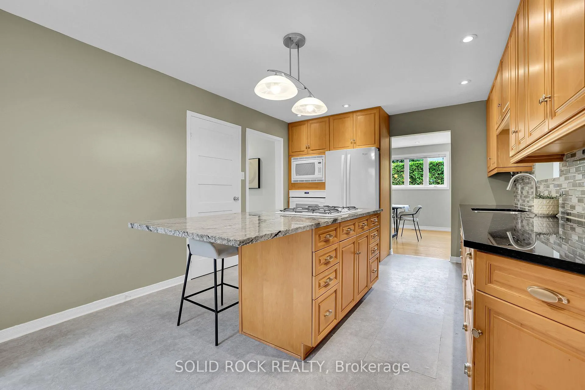 Photo 12 of 10 Highpark Crescent, Ottawa, Blackburn Hamlet — HOMEH