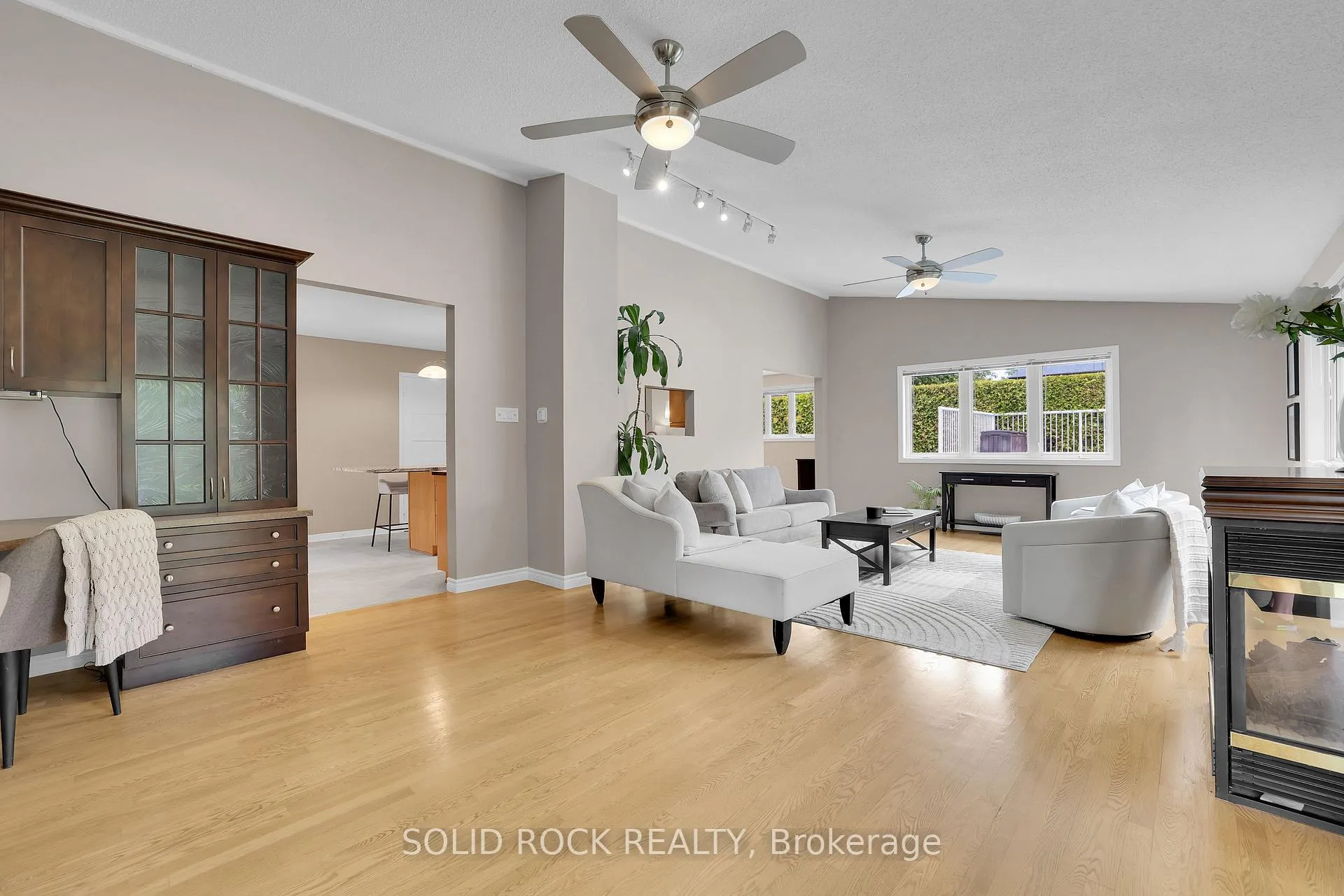 Photo 14 of 10 Highpark Crescent, Ottawa, Blackburn Hamlet — HOMEH