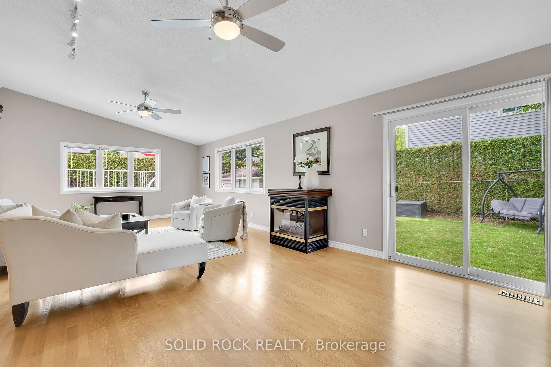 Photo 16 of 10 Highpark Crescent, Ottawa, Blackburn Hamlet — HOMEH