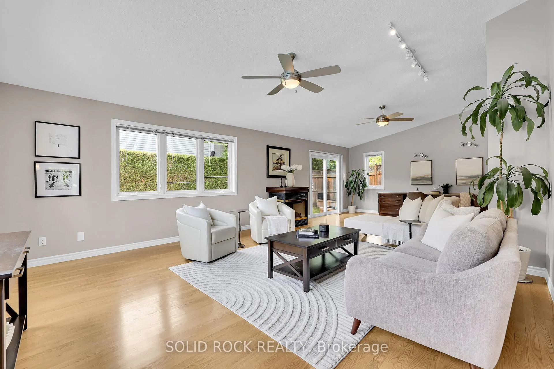 Photo 17 of 10 Highpark Crescent, Ottawa, Blackburn Hamlet — HOMEH