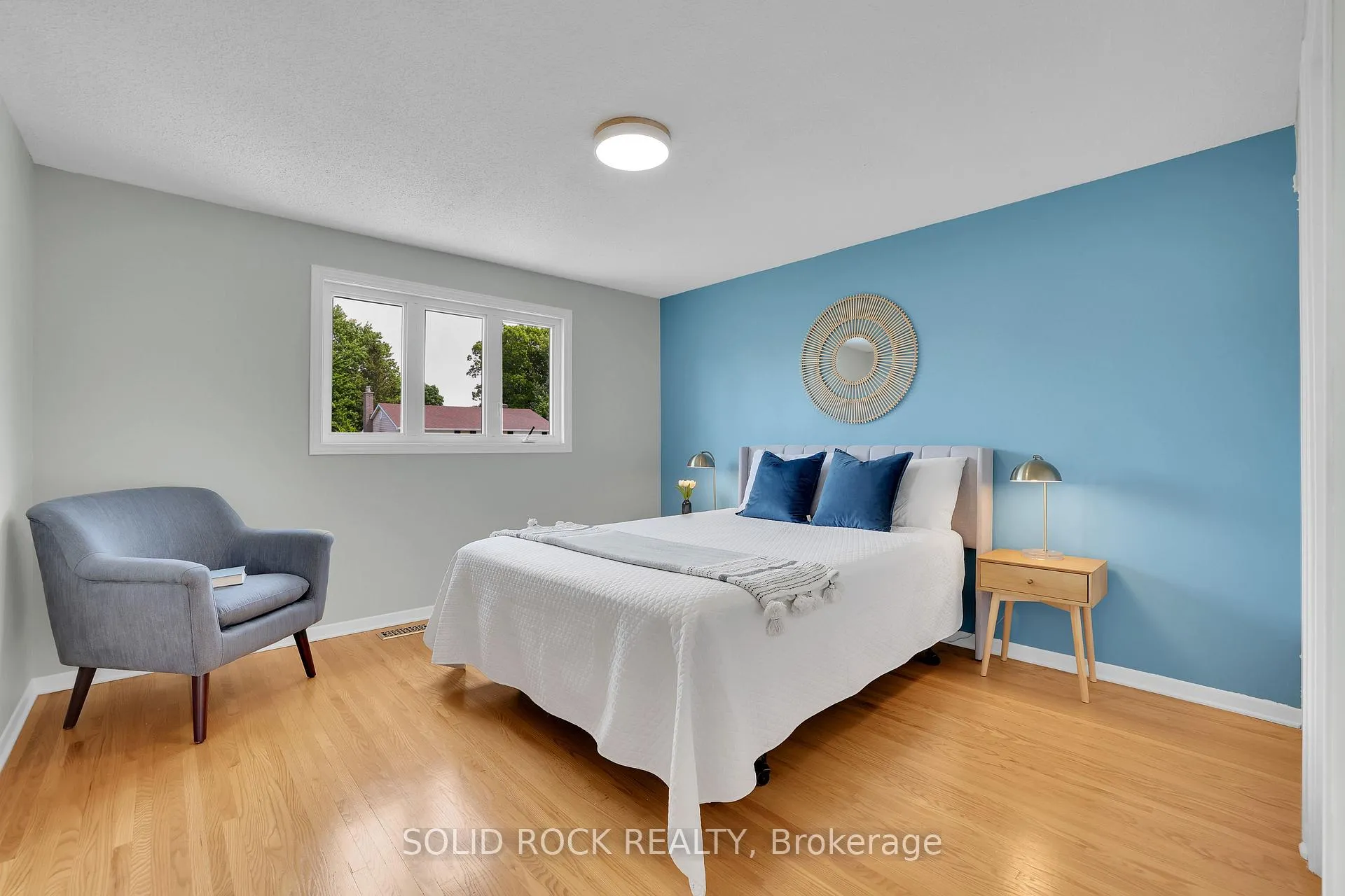 Photo 21 of 10 Highpark Crescent, Ottawa, Blackburn Hamlet — HOMEH