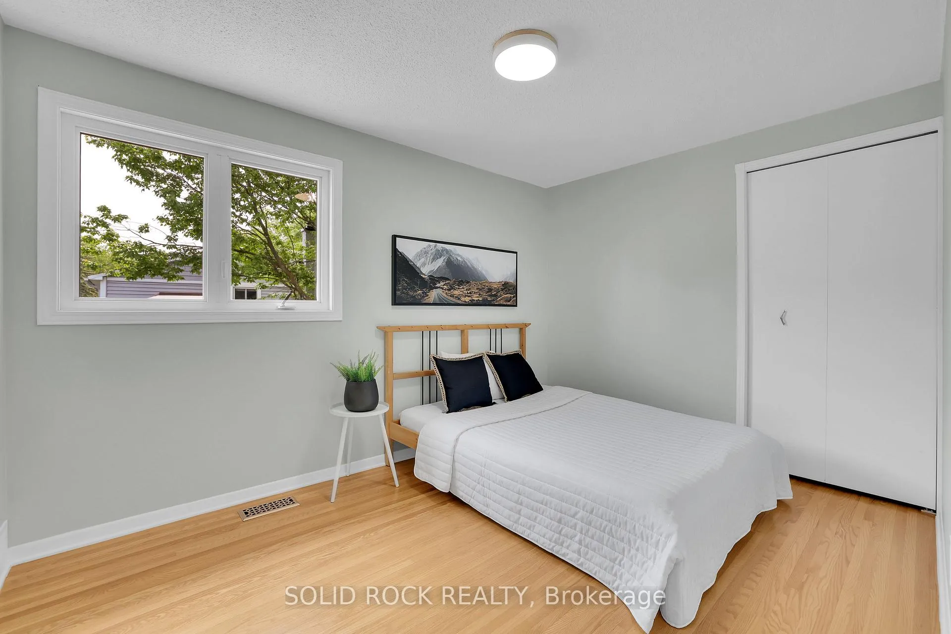 Photo 22 of 10 Highpark Crescent, Ottawa, Blackburn Hamlet — HOMEH