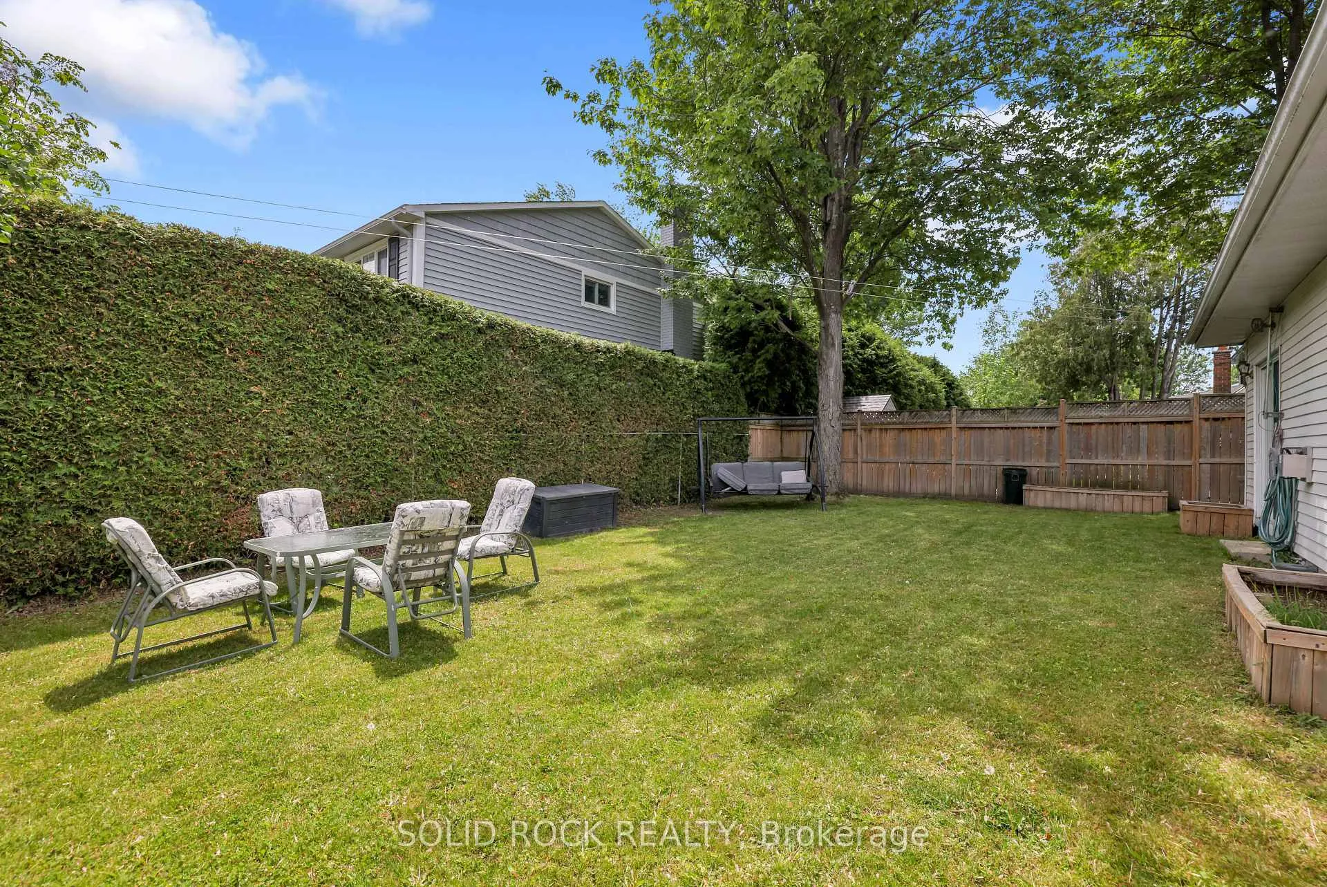 Photo 32 of 10 Highpark Crescent, Ottawa, Blackburn Hamlet — HOMEH