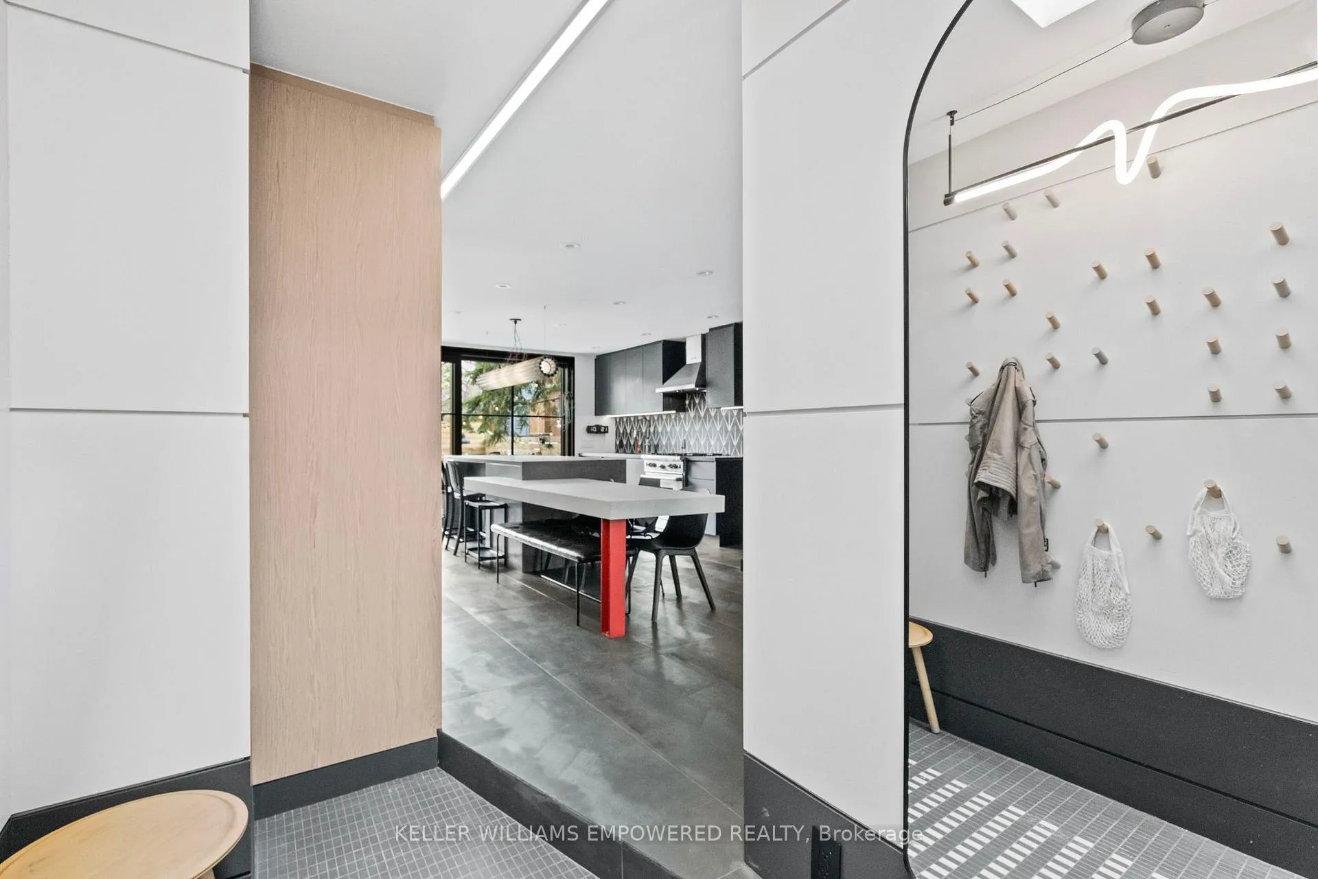 Photo 4 of 134 Geoffrey Street, Toronto, High Park-Swansea — HOMEH