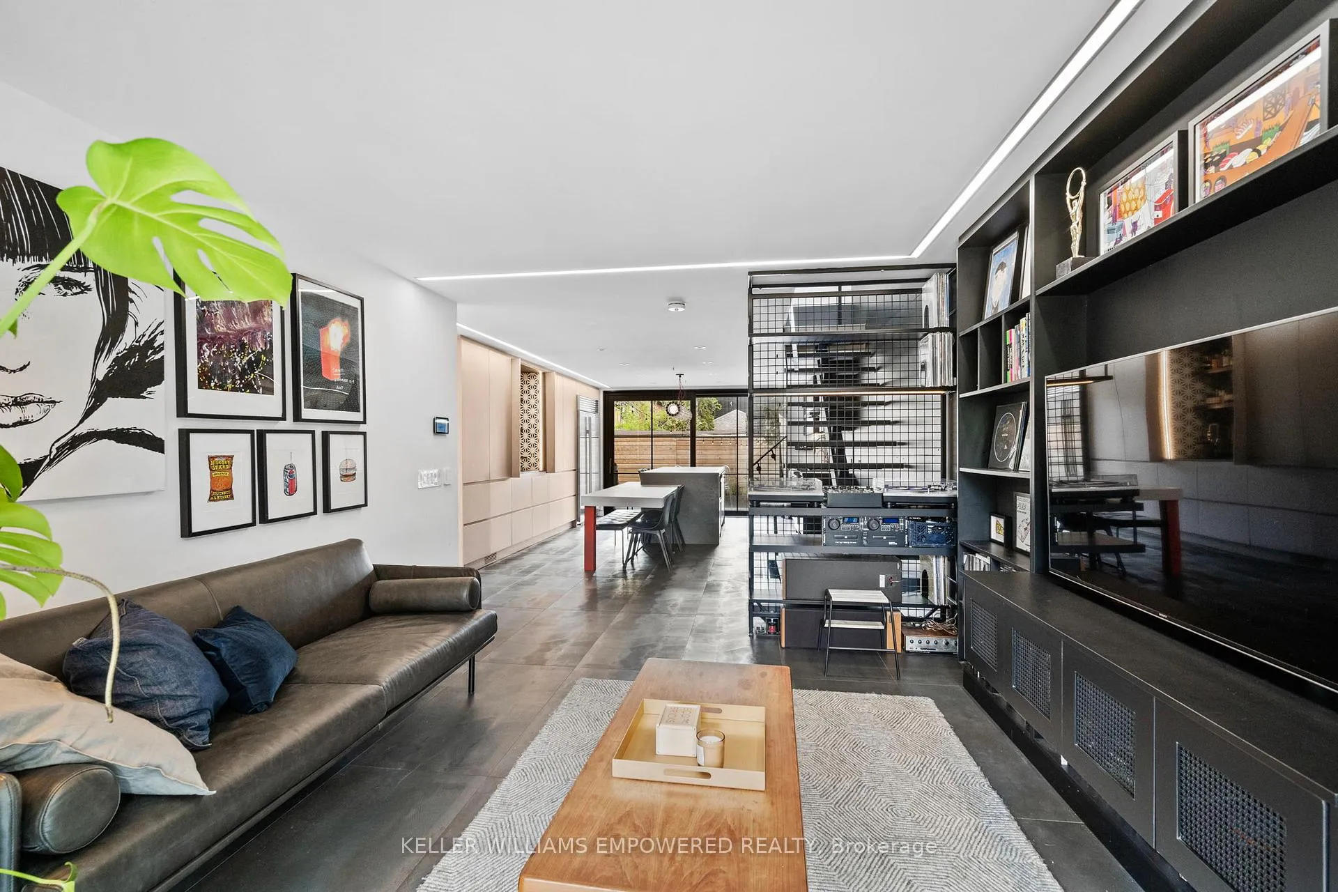 Photo 5 of 134 Geoffrey Street, Toronto, High Park-Swansea — HOMEH