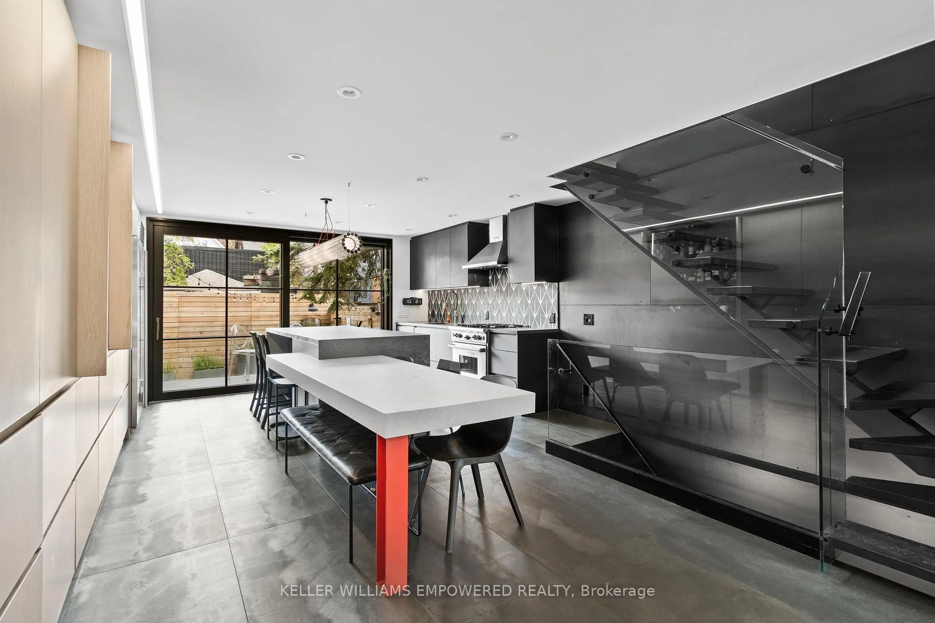 Photo 6 of 134 Geoffrey Street, Toronto, High Park-Swansea — HOMEH