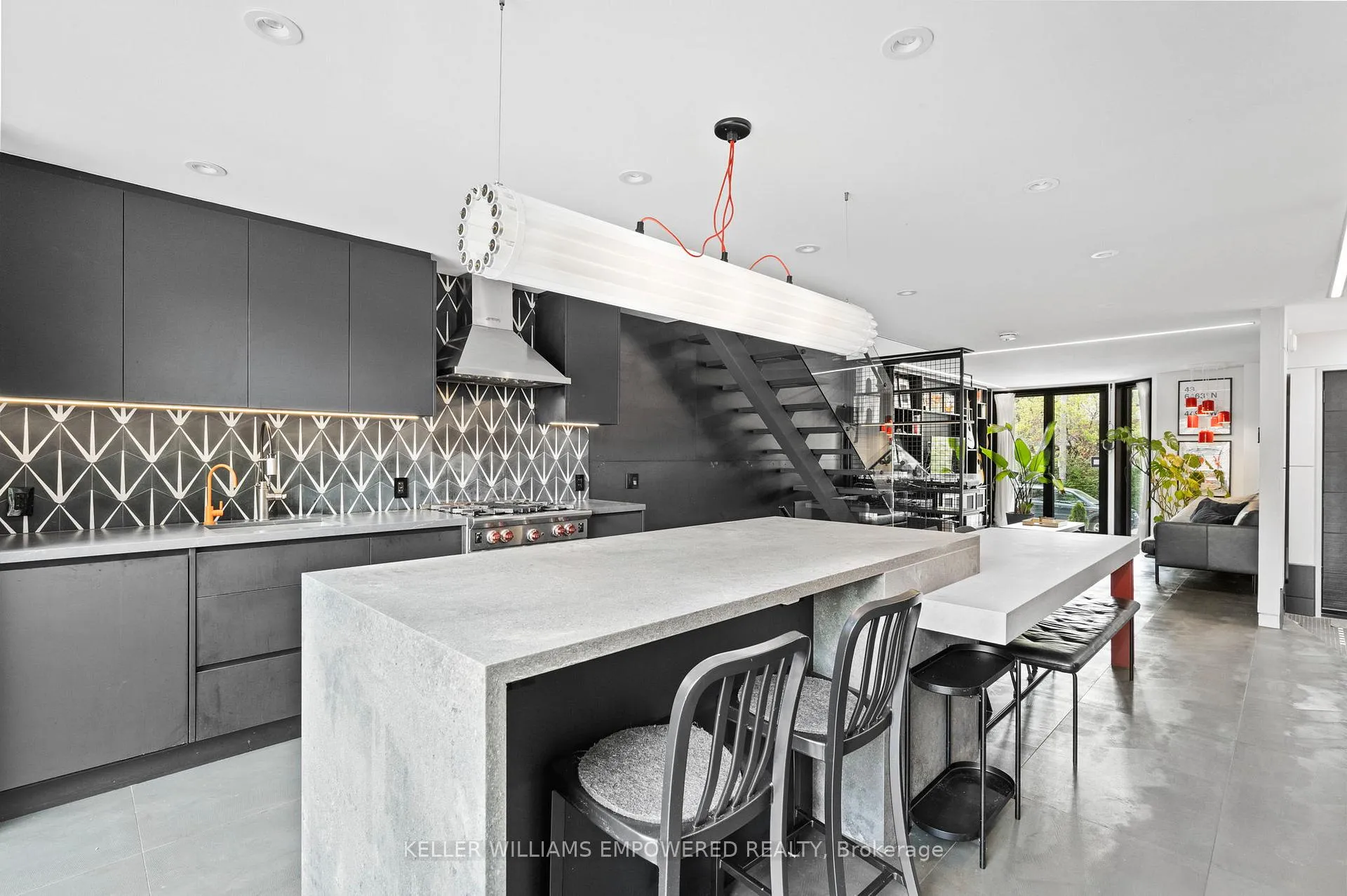Photo 10 of 134 Geoffrey Street, Toronto, High Park-Swansea — HOMEH