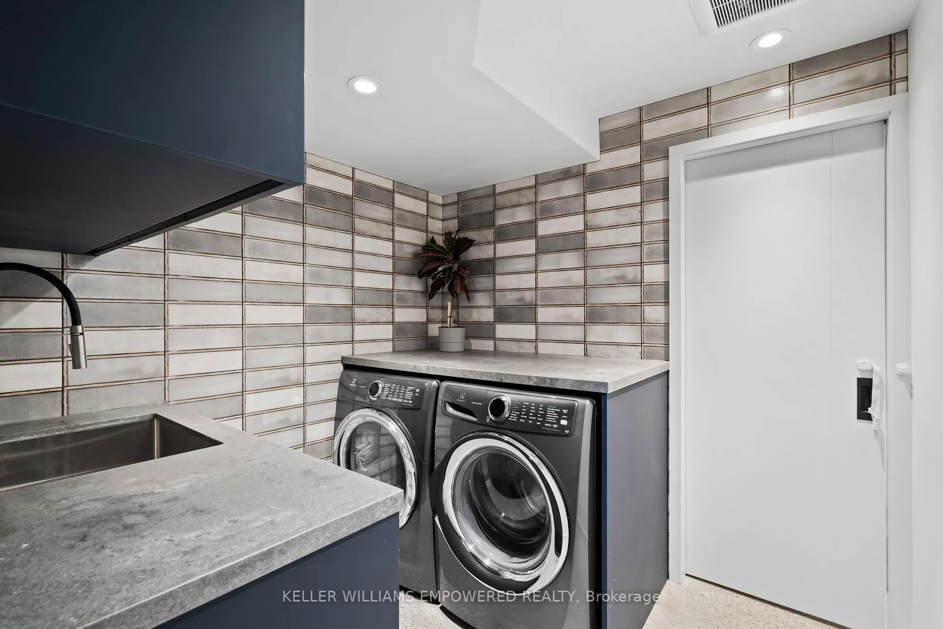 Photo 32 of 134 Geoffrey Street, Toronto, High Park-Swansea — HOMEH