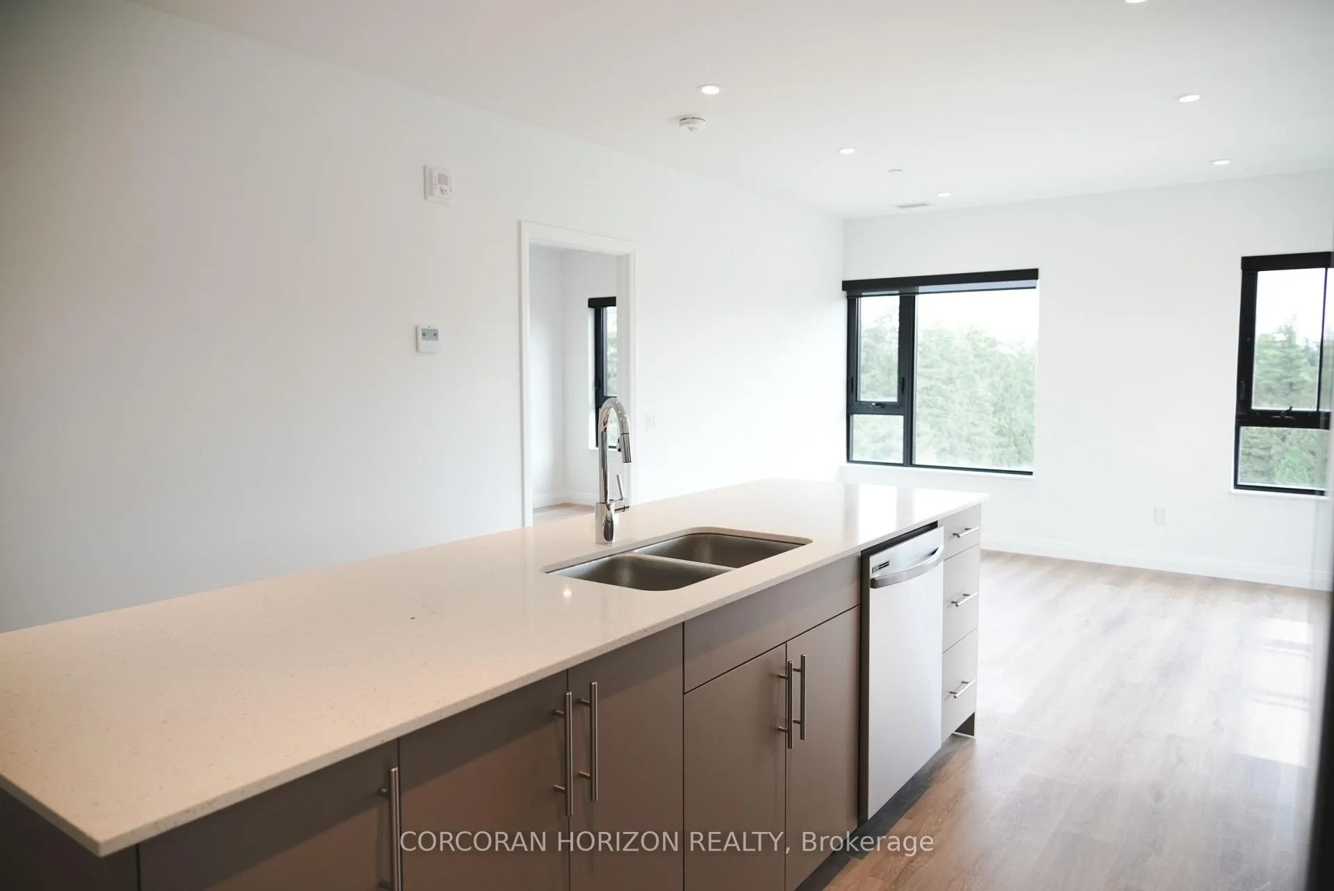 Photo 2 of Unit 701, 525 New Dundee Rd, Kitchener — HOMEH