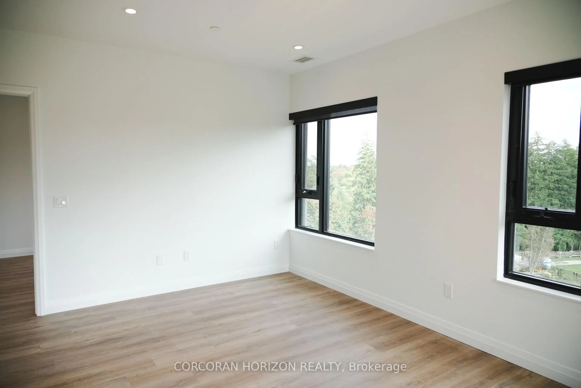 Photo 4 of Unit 701, 525 New Dundee Rd, Kitchener — HOMEH