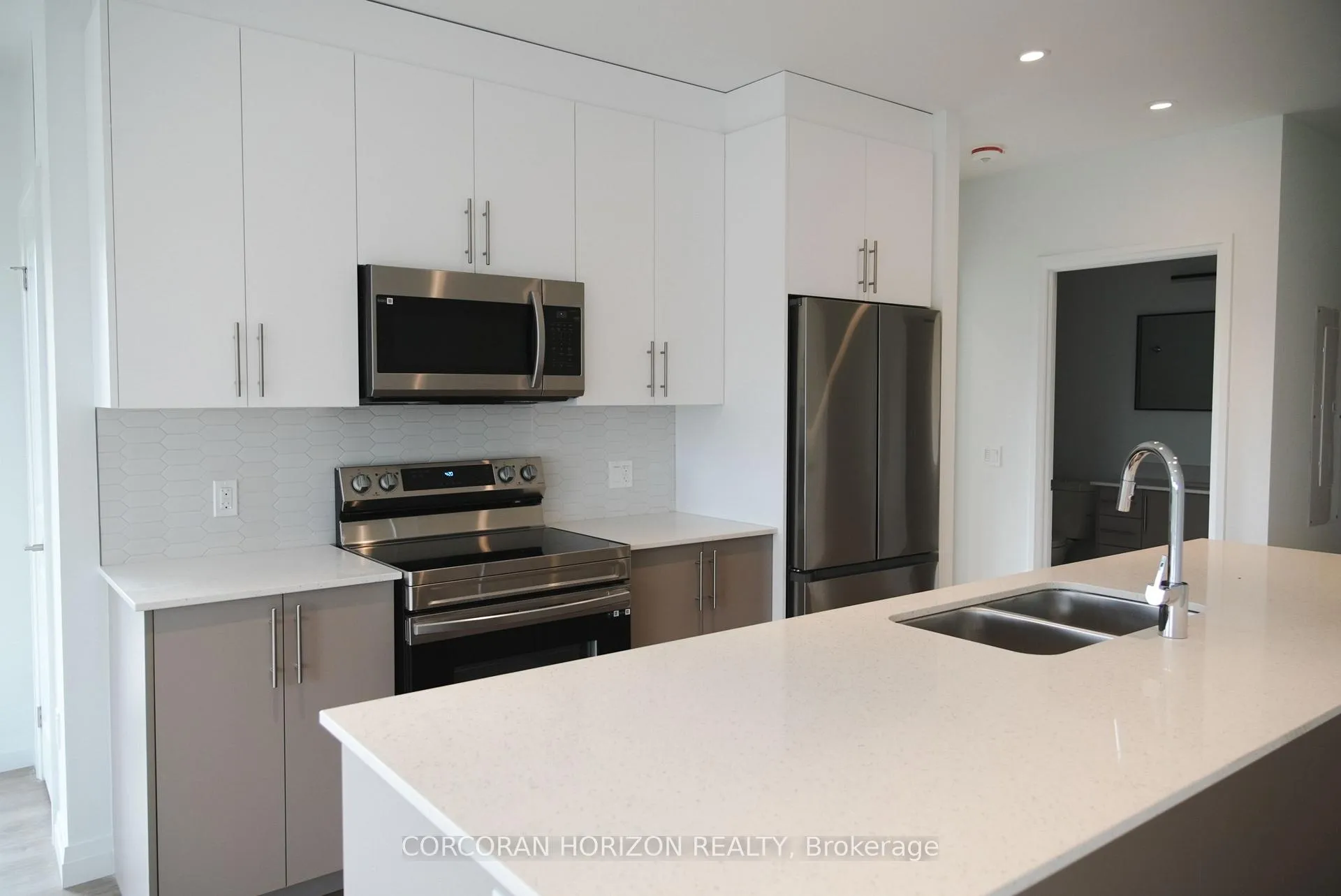 Photo 7 of Unit 701, 525 New Dundee Rd, Kitchener — HOMEH