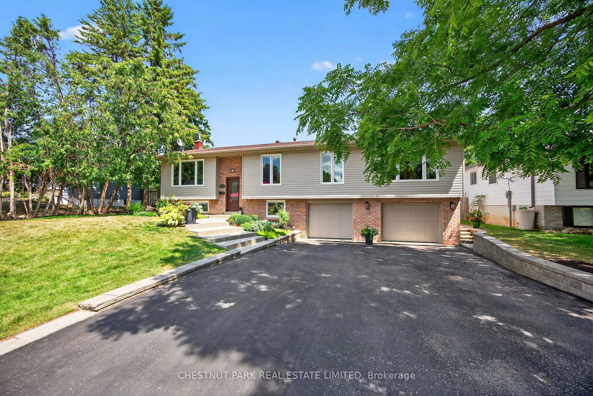 Photo 3 of 311 Pine Drive, Barrie, Bayshore — HOMEH