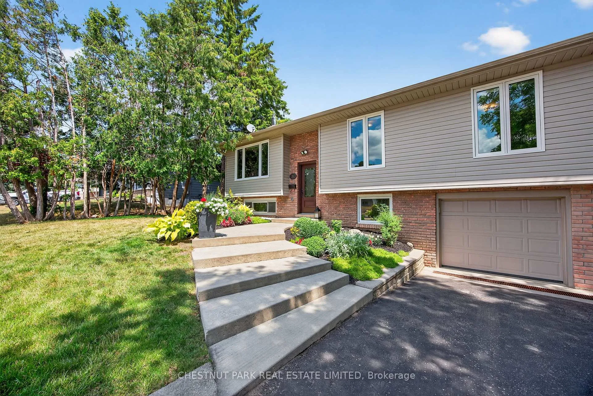 Photo 4 of 311 Pine Drive, Barrie, Bayshore — HOMEH