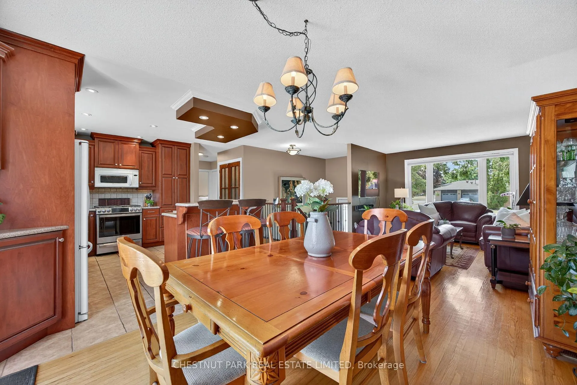 Photo 5 of 311 Pine Drive, Barrie, Bayshore — HOMEH