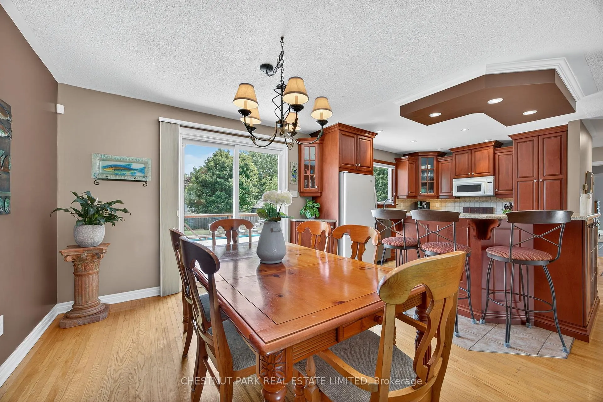Photo 6 of 311 Pine Drive, Barrie, Bayshore — HOMEH