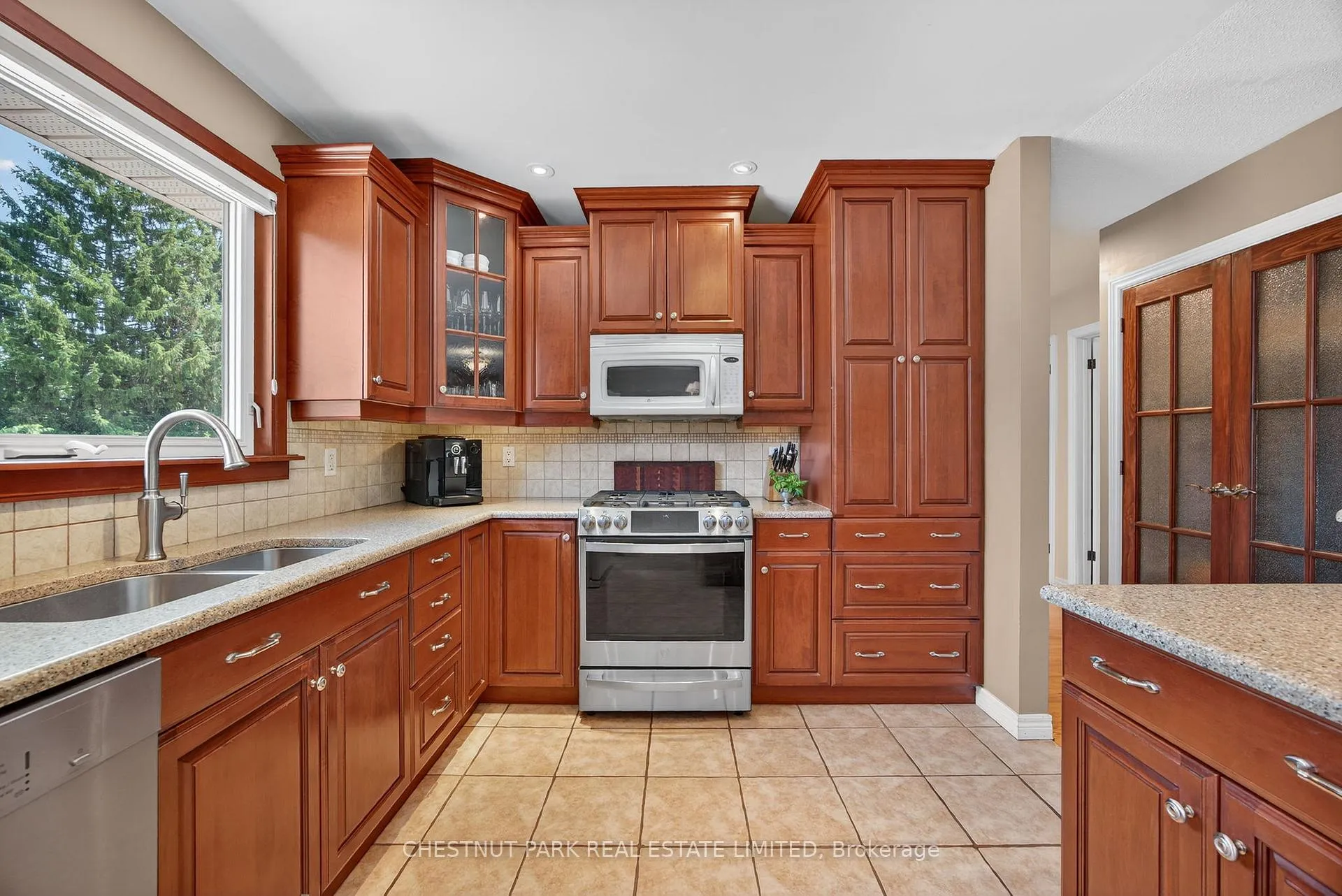 Photo 8 of 311 Pine Drive, Barrie, Bayshore — HOMEH