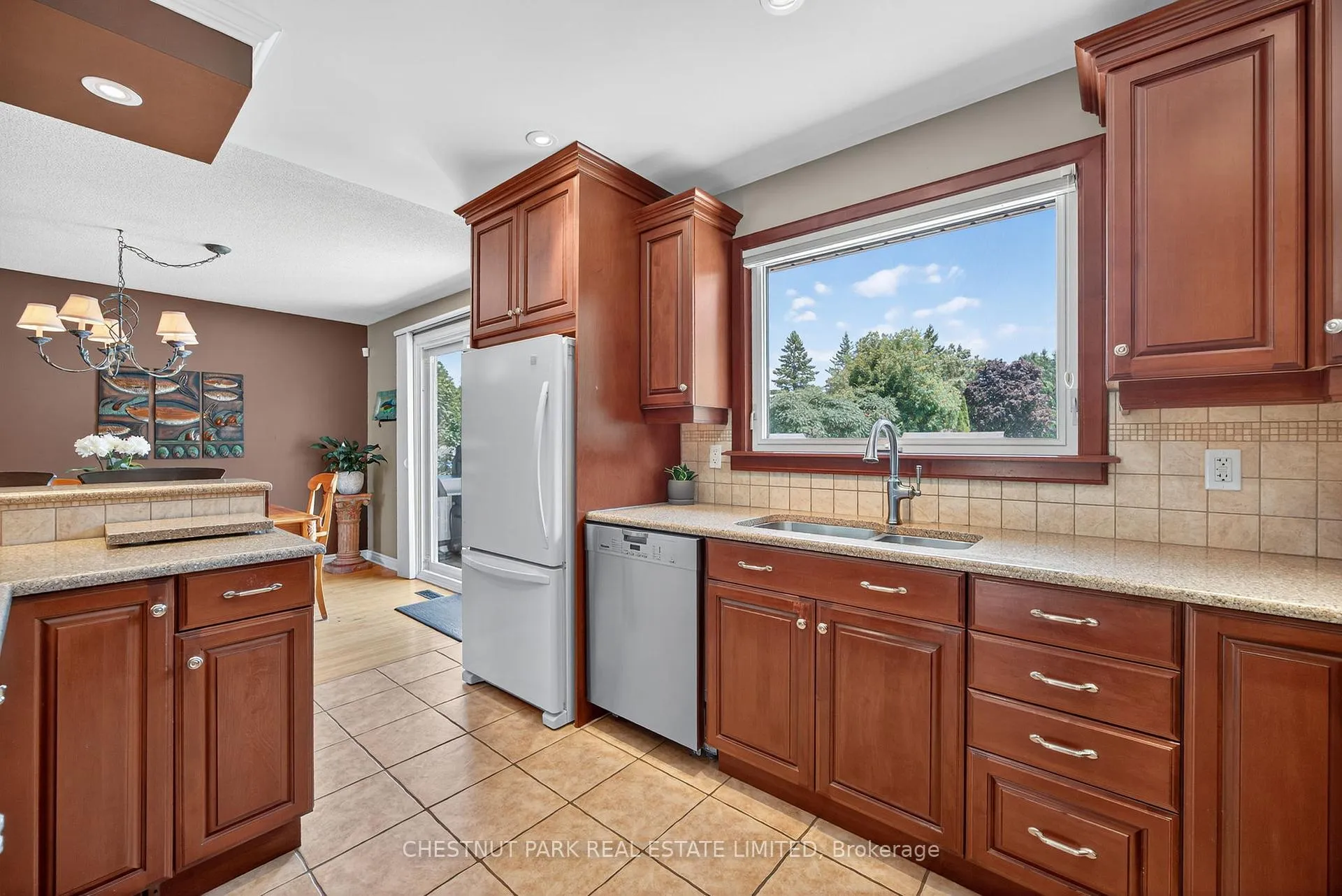 Photo 10 of 311 Pine Drive, Barrie, Bayshore — HOMEH
