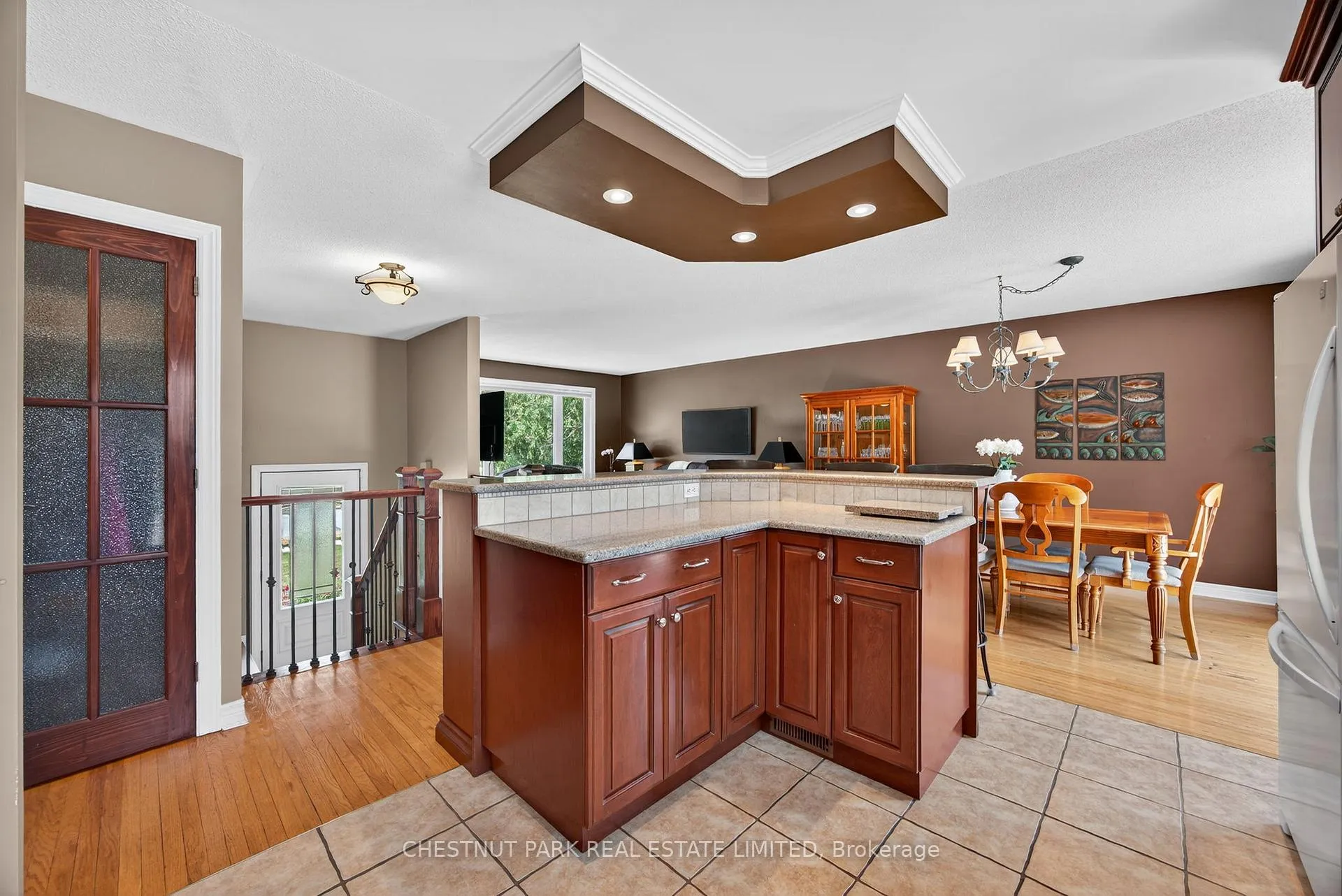 Photo 11 of 311 Pine Drive, Barrie, Bayshore — HOMEH