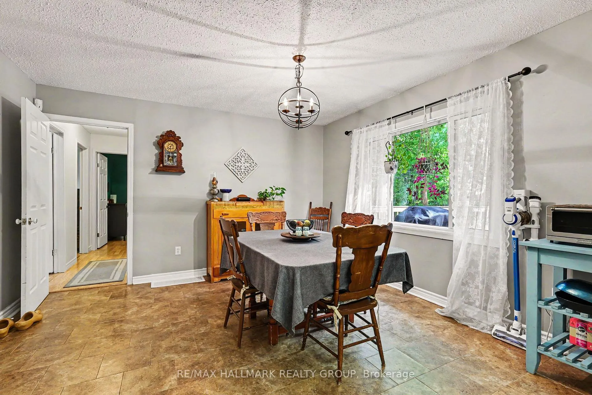 Photo 9 of 471 Campbell Drive, McNab/Braeside, Mcnab/Braeside Twps — HOMEH