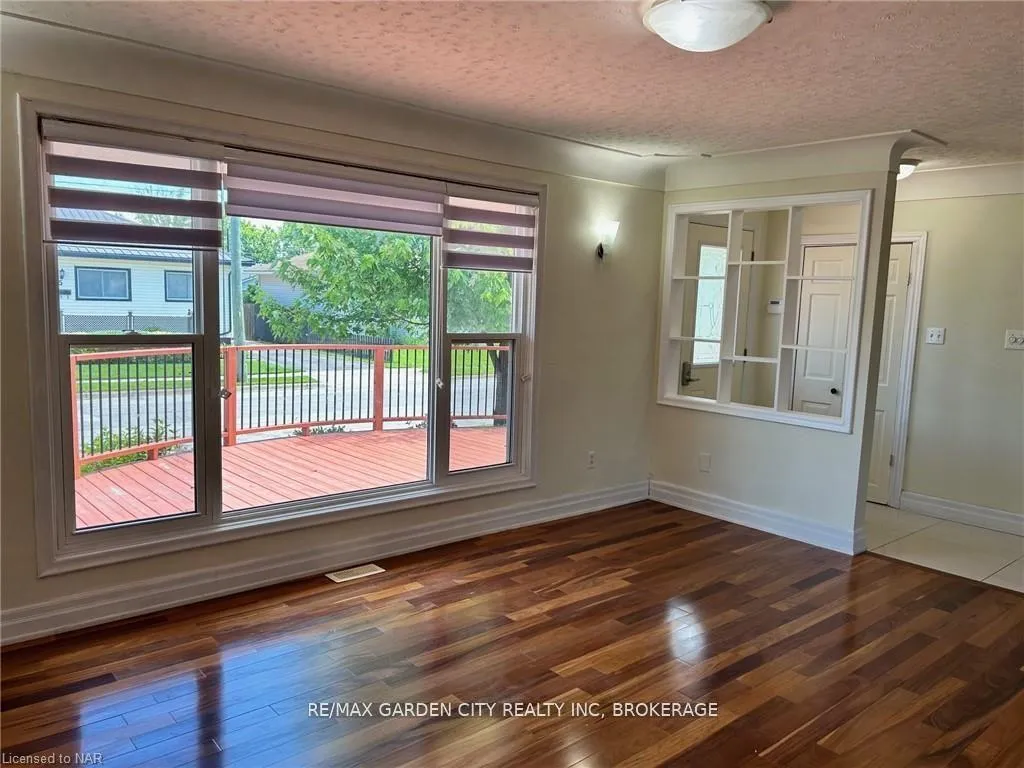 Photo 4 of Unit UPPER, 834 David Street, Welland, Lincoln/Crowland — HOMEH
