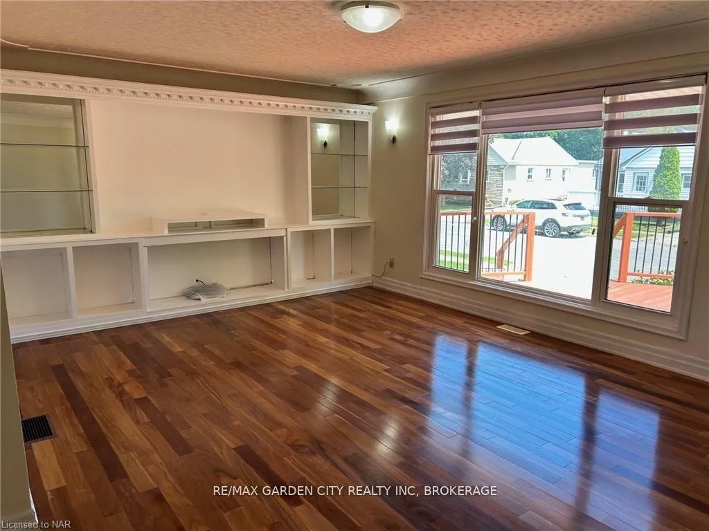 Photo 6 of Unit UPPER, 834 David Street, Welland, Lincoln/Crowland — HOMEH