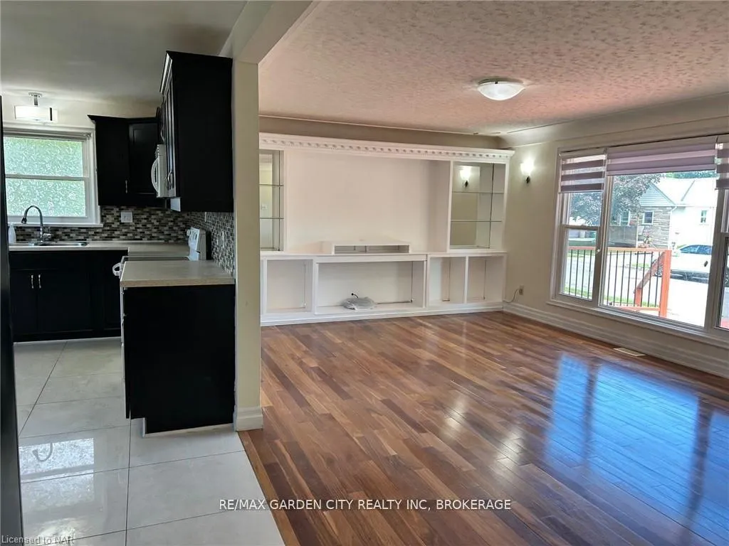 Photo 8 of Unit UPPER, 834 David Street, Welland, Lincoln/Crowland — HOMEH