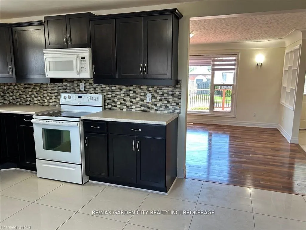 Photo 12 of Unit UPPER, 834 David Street, Welland, Lincoln/Crowland — HOMEH