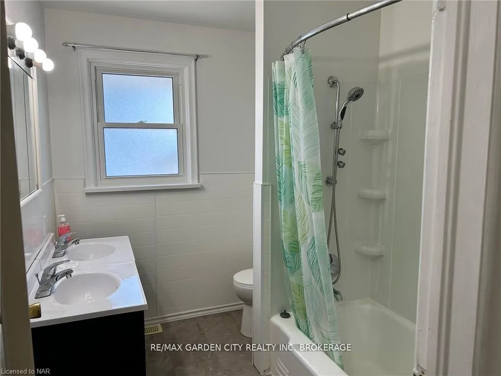 Photo 16 of Unit UPPER, 834 David Street, Welland, Lincoln/Crowland — HOMEH