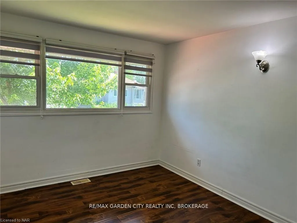 Photo 17 of Unit UPPER, 834 David Street, Welland, Lincoln/Crowland — HOMEH