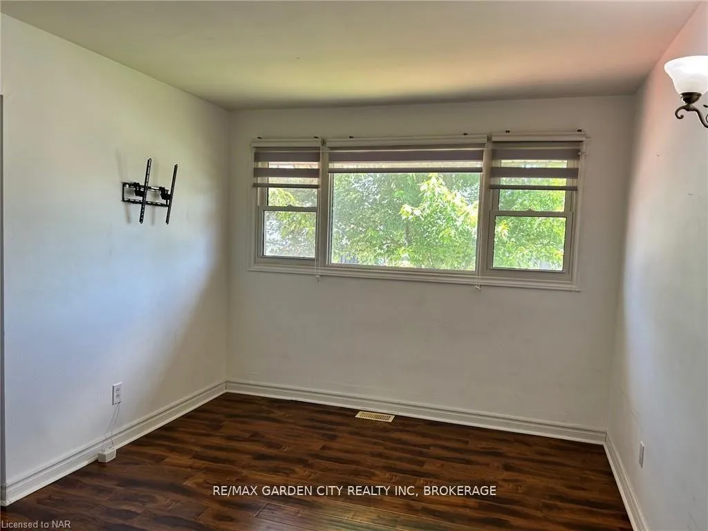 Photo 18 of Unit UPPER, 834 David Street, Welland, Lincoln/Crowland — HOMEH