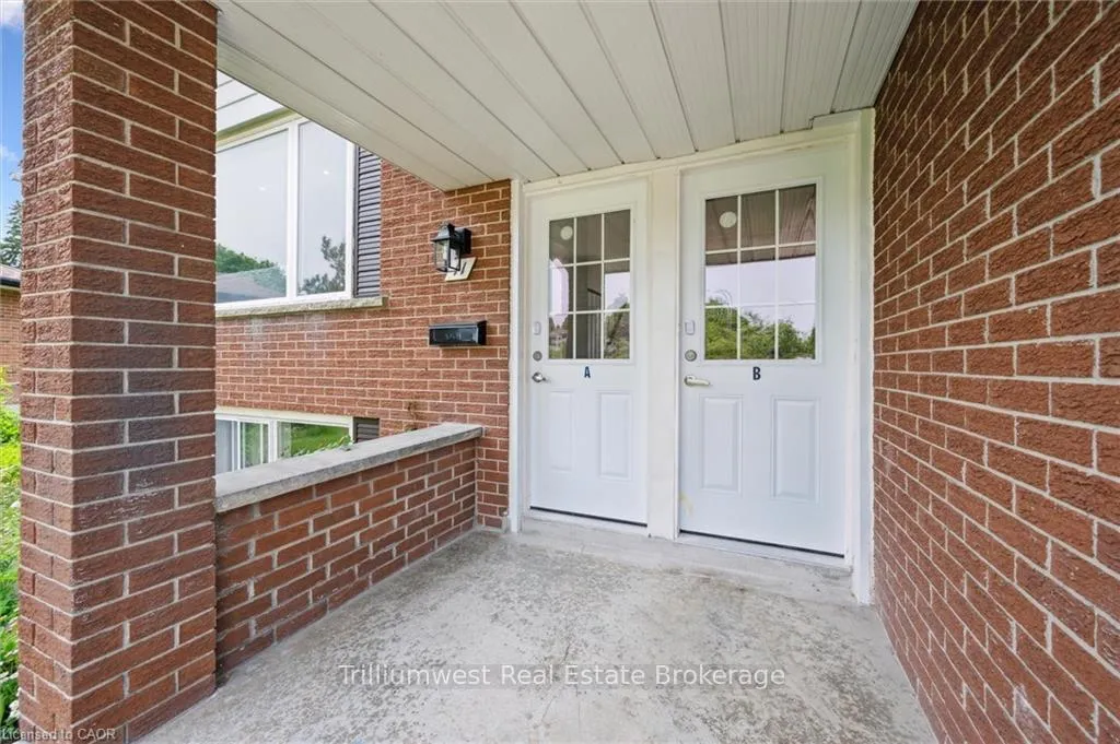 Photo 2 of 11 Van Horne Place, Kitchener — HOMEH
