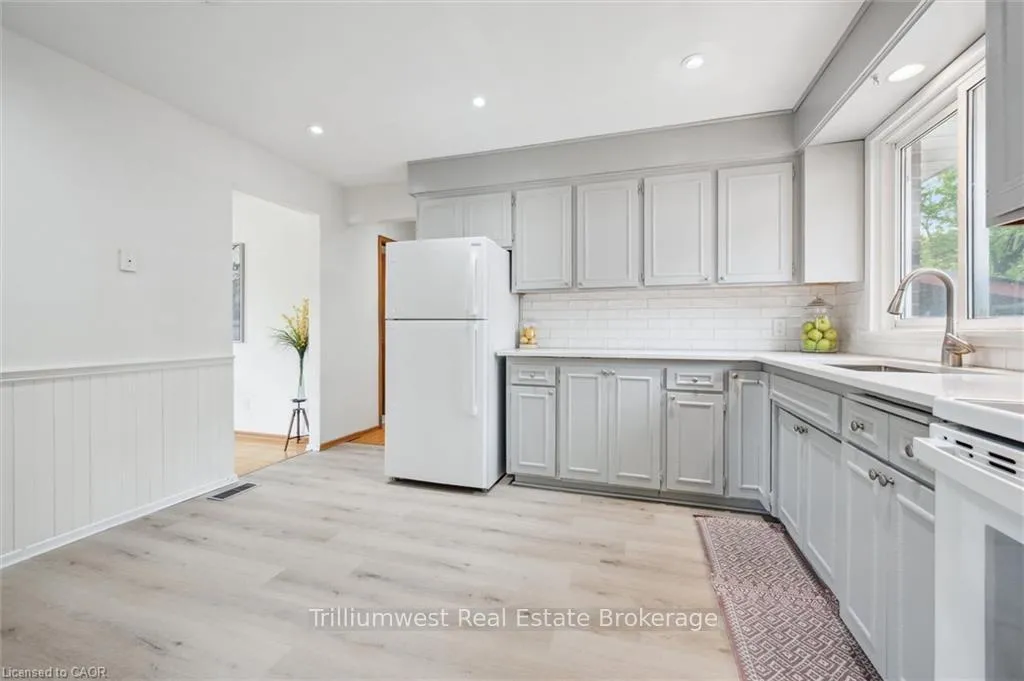Photo 7 of 11 Van Horne Place, Kitchener — HOMEH