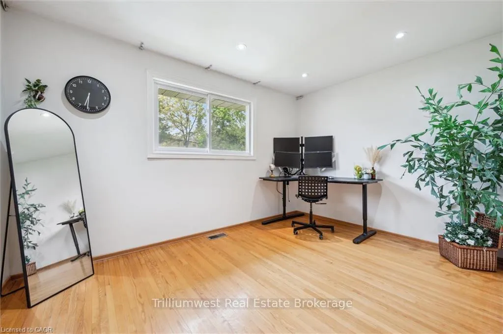 Photo 10 of 11 Van Horne Place, Kitchener — HOMEH