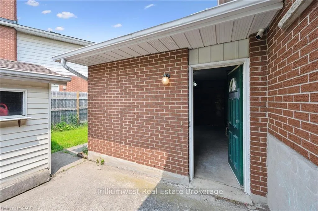 Photo 13 of 11 Van Horne Place, Kitchener — HOMEH