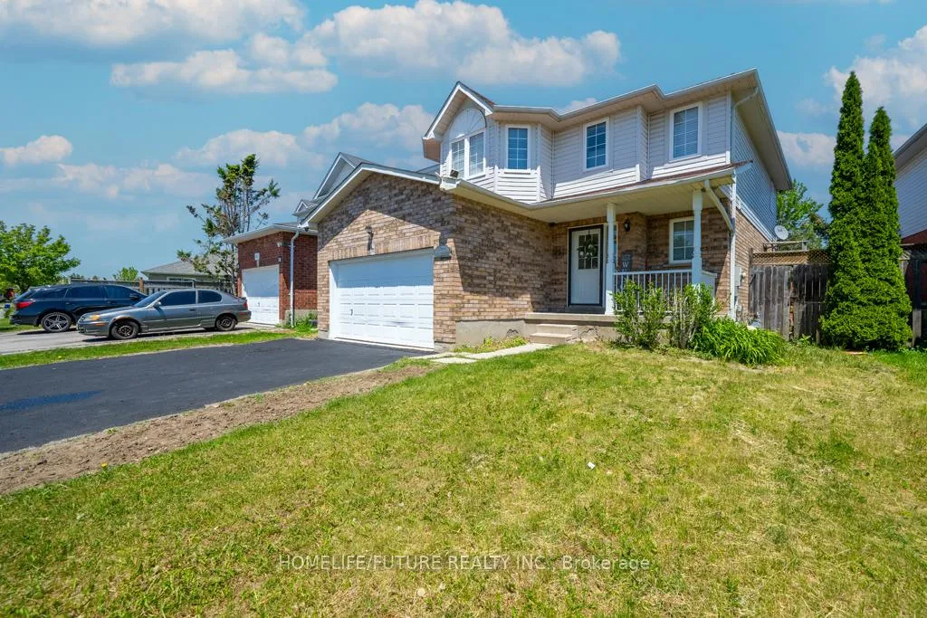Photo 2 of 1966 Dalhousie Crescent, Oshawa, Samac — HOMEH