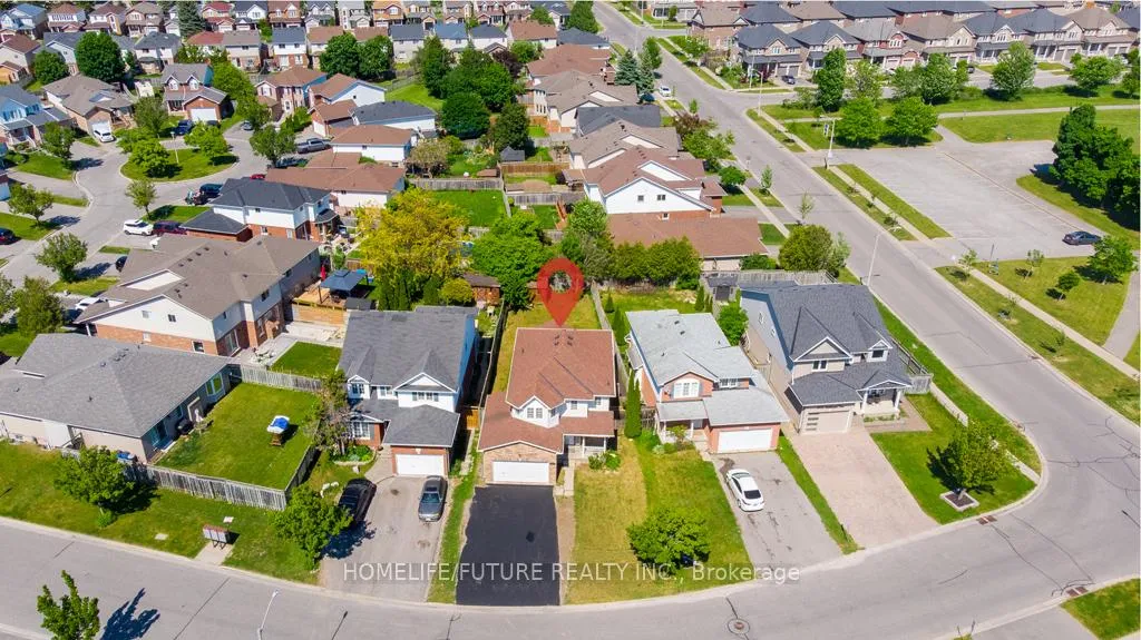 Photo 3 of 1966 Dalhousie Crescent, Oshawa, Samac — HOMEH