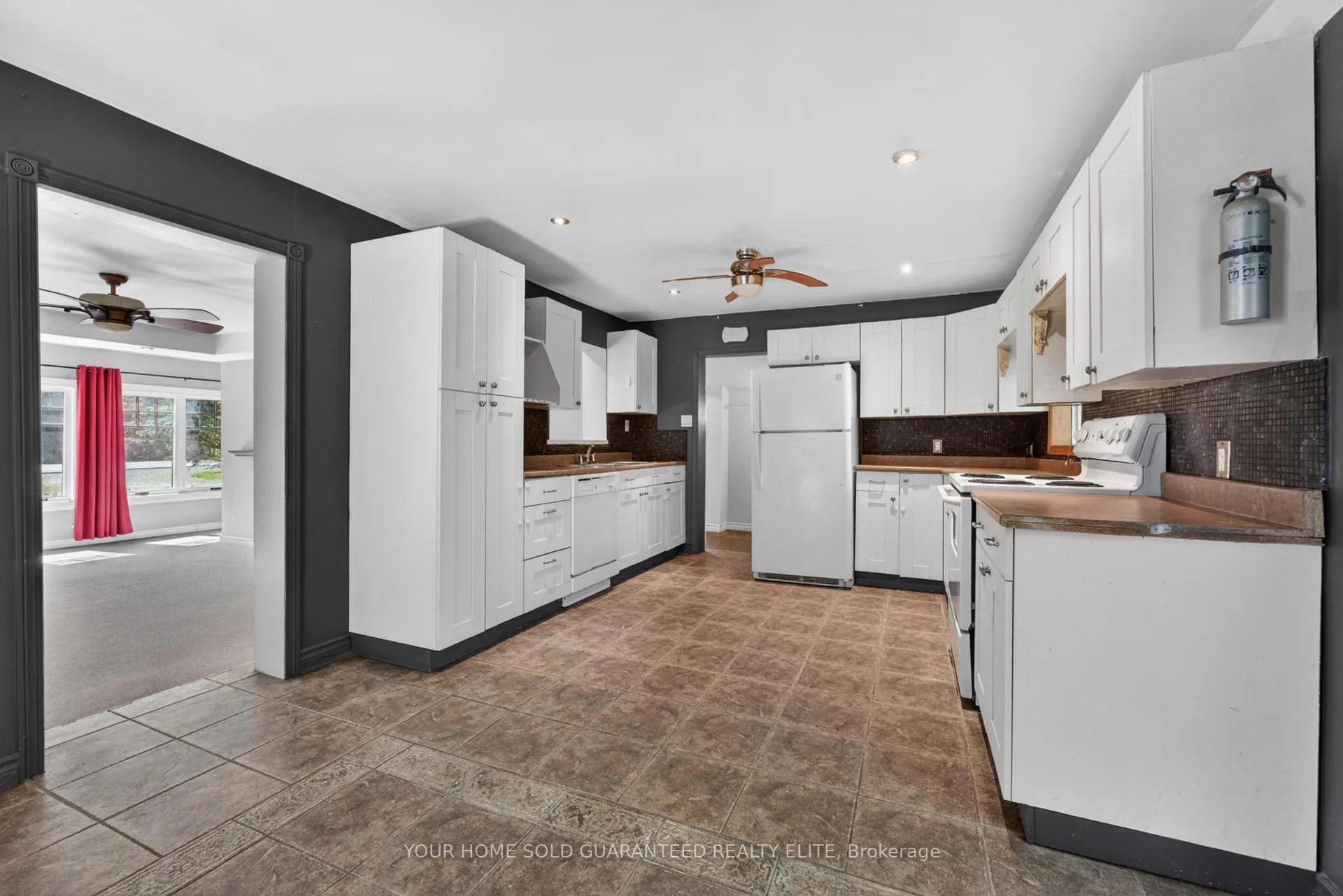 Photo 5 of 126 Mountain Street, Grimsby, Grimsby Escarpment — HOMEH
