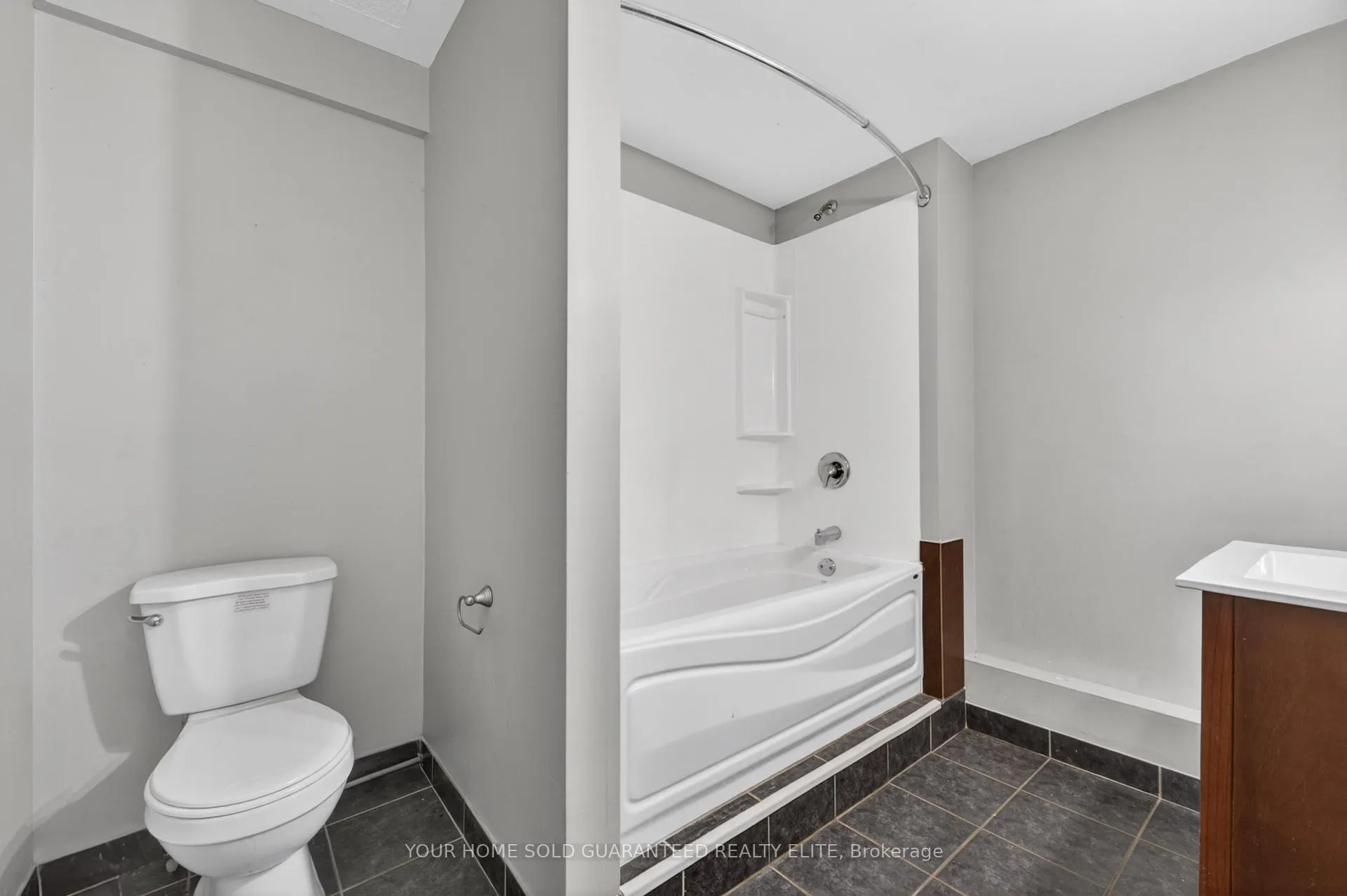 Photo 6 of 126 Mountain Street, Grimsby, Grimsby Escarpment — HOMEH