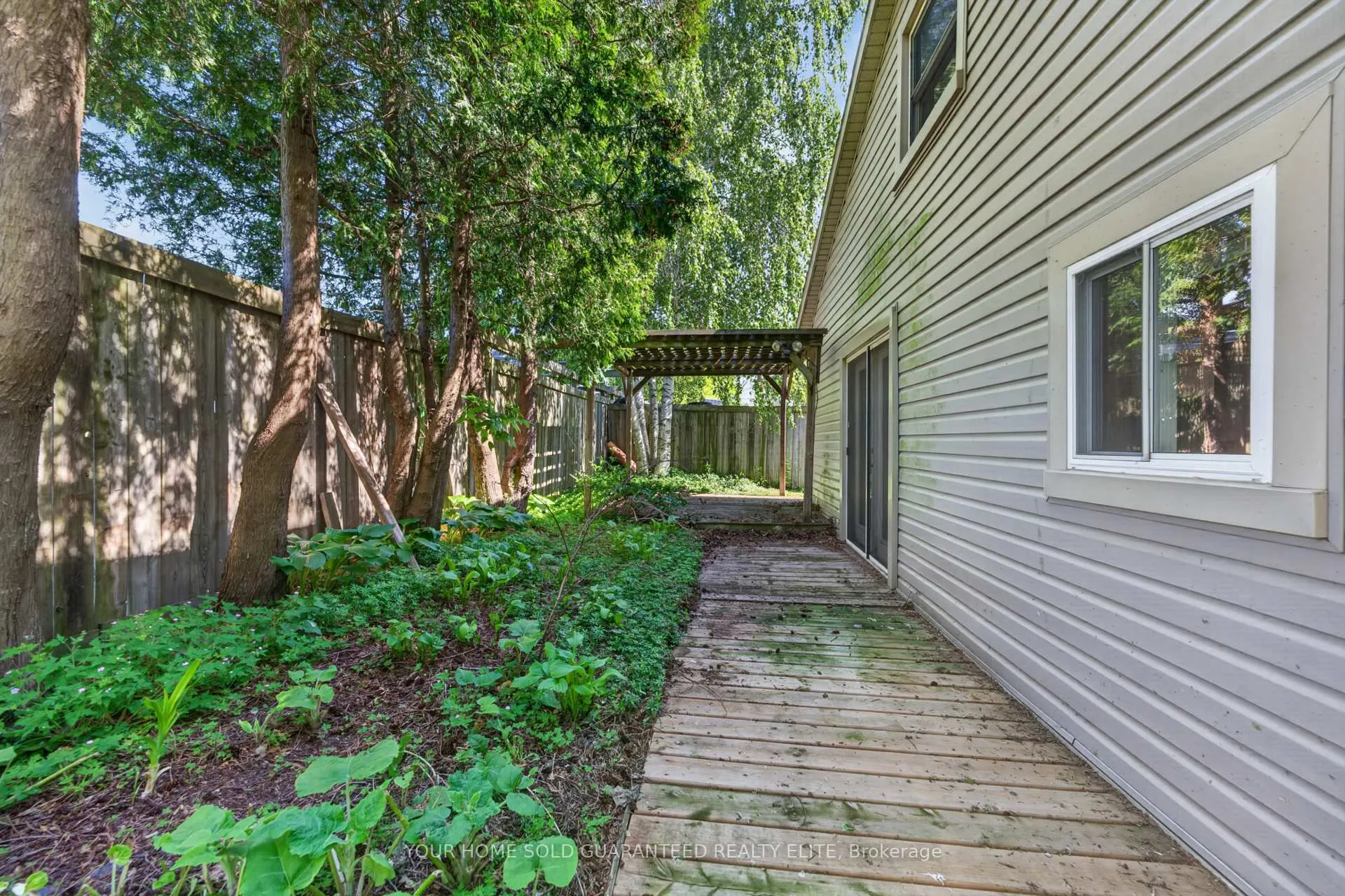 Photo 10 of 126 Mountain Street, Grimsby, Grimsby Escarpment — HOMEH