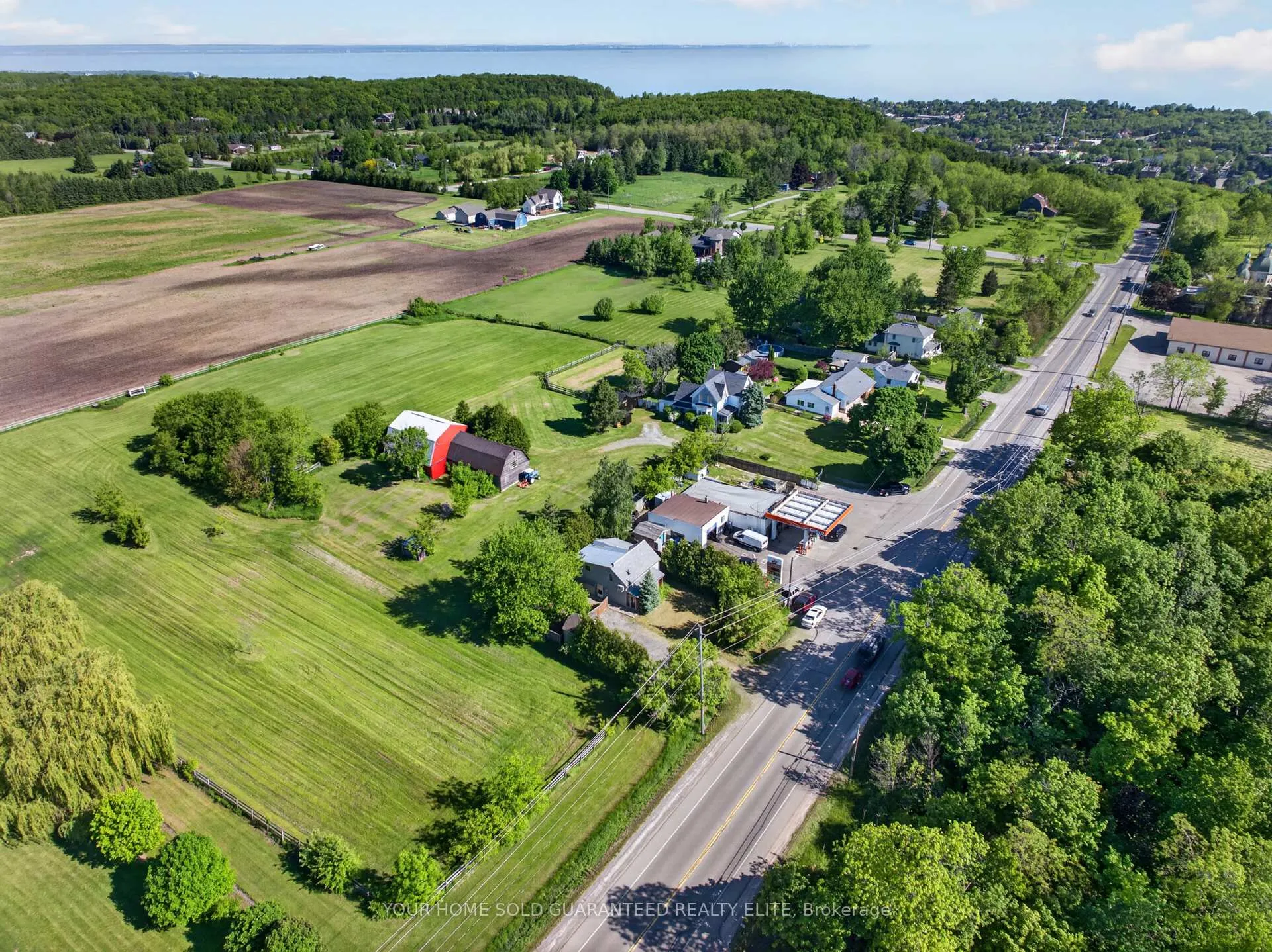 Photo 11 of 126 Mountain Street, Grimsby, Grimsby Escarpment — HOMEH